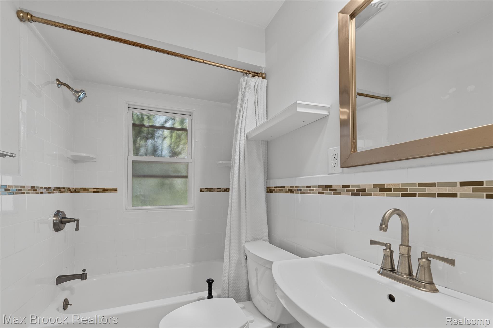 450 E Maplehurst Street Property Photo 7