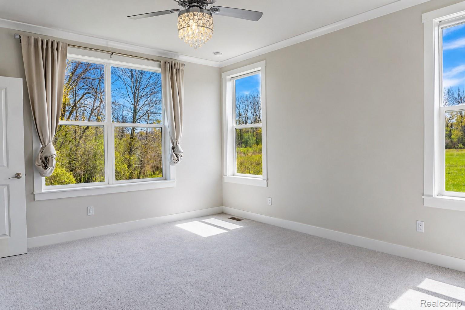 5545 Helmsdale Boulevard Property Photo 20