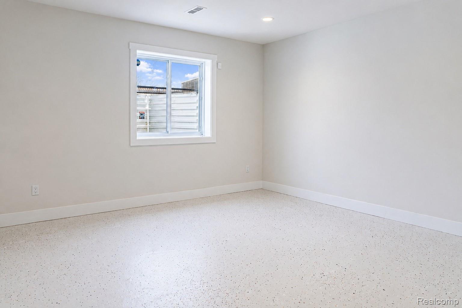 5545 Helmsdale Boulevard Property Photo 34