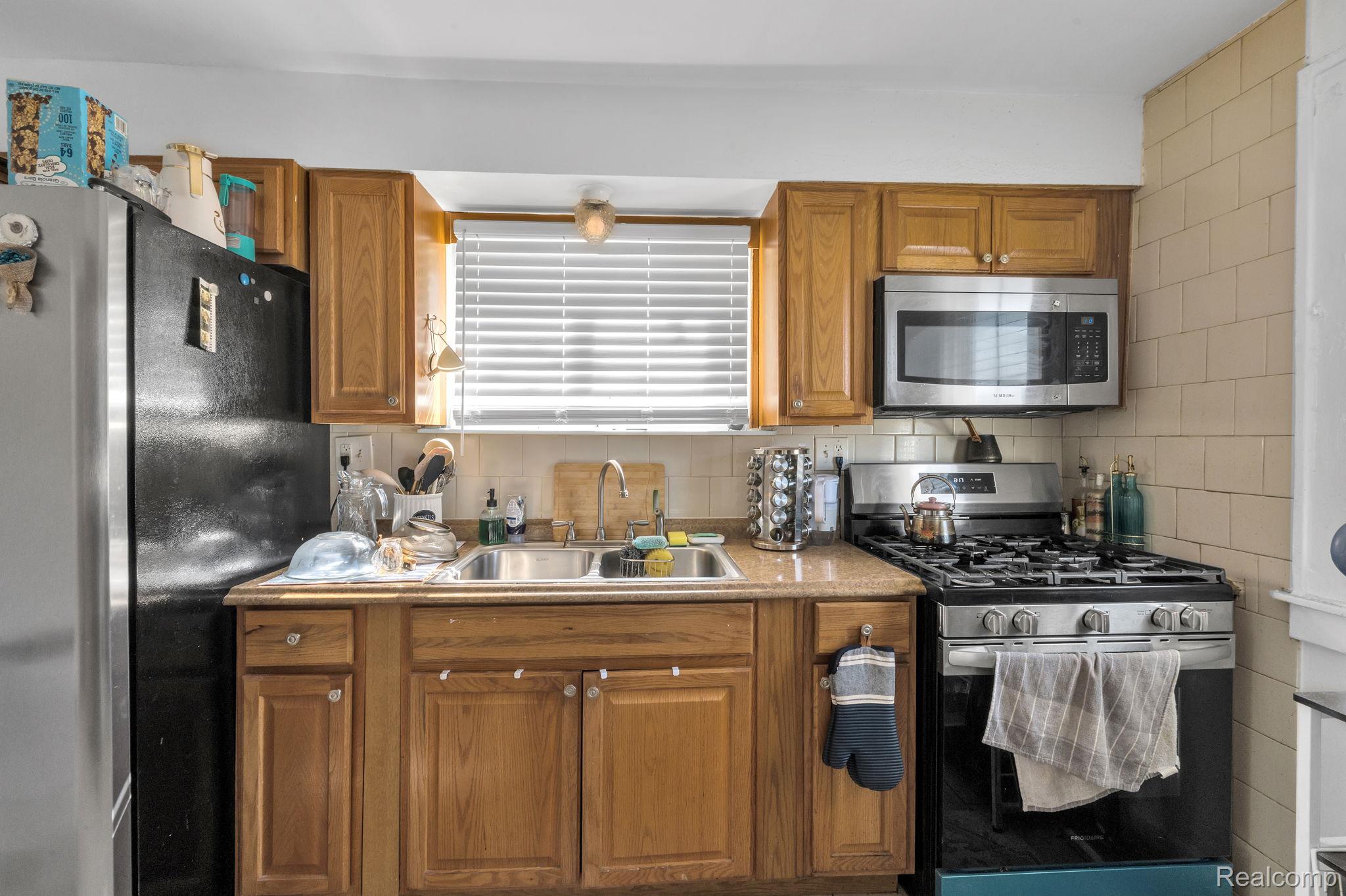 4873 Curtis Street Property Photo 14