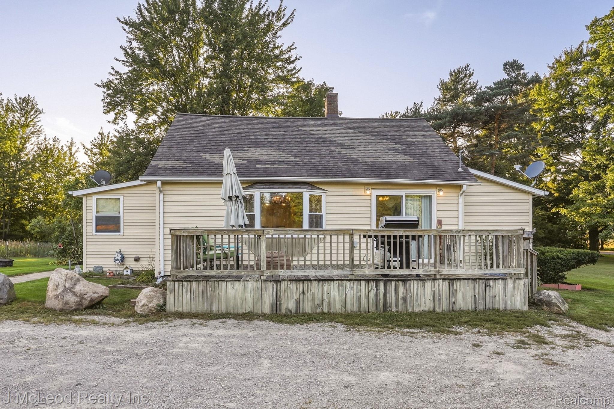 8821 Barnes Road Property Photo 3