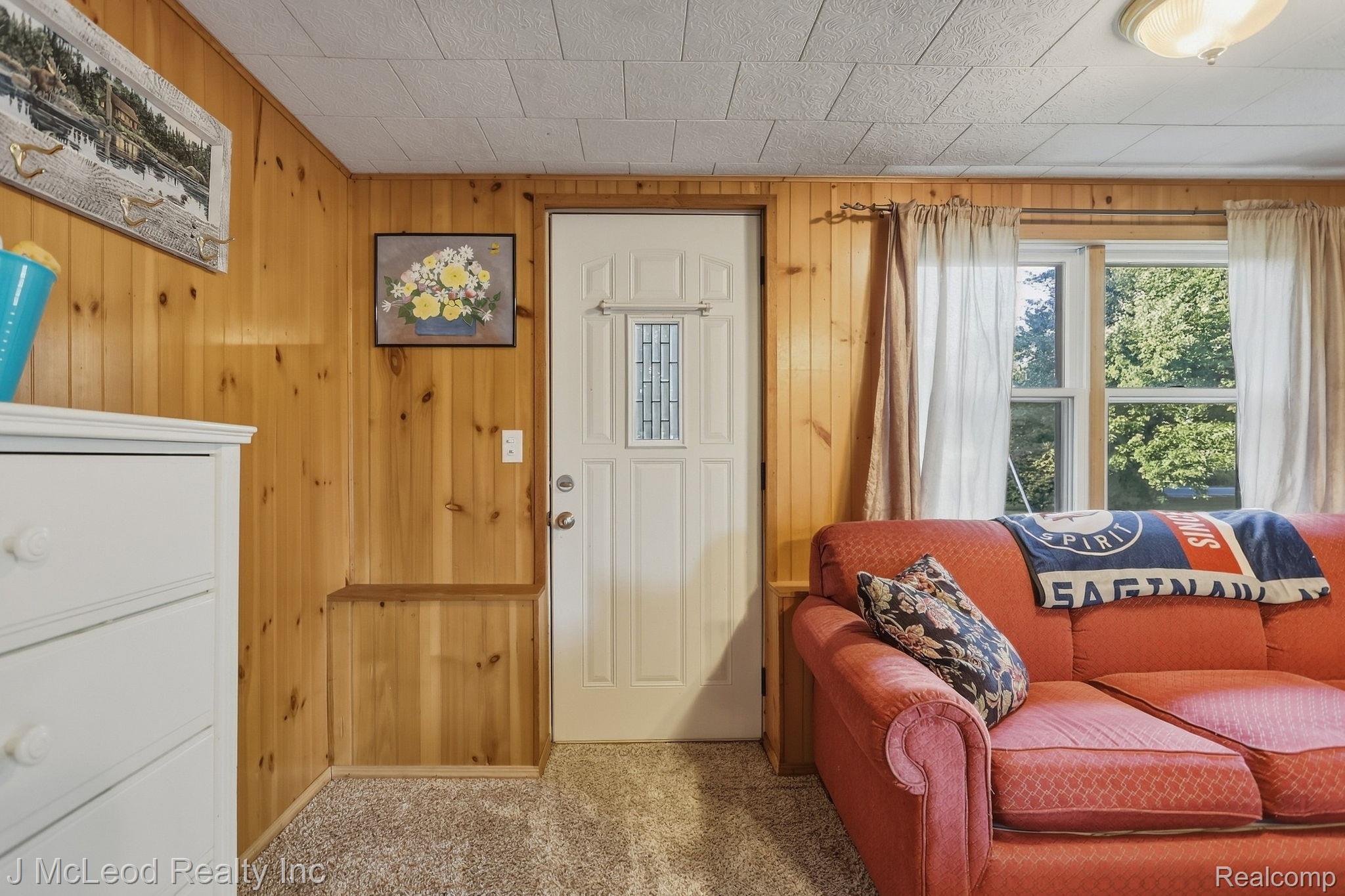8821 Barnes Road Property Photo 7