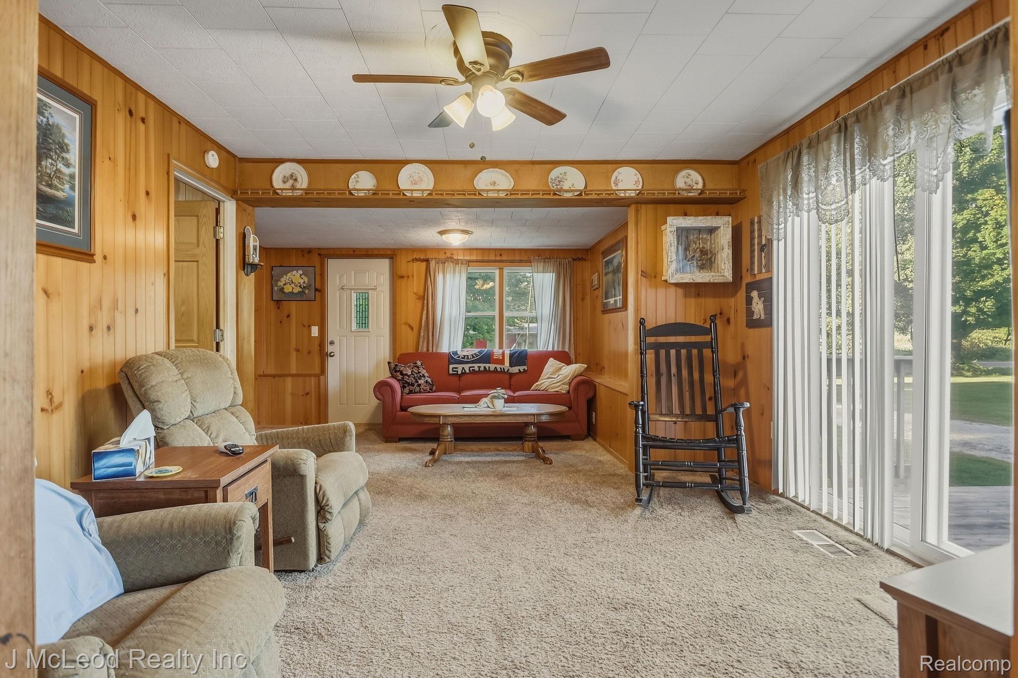 8821 Barnes Road Property Photo 9