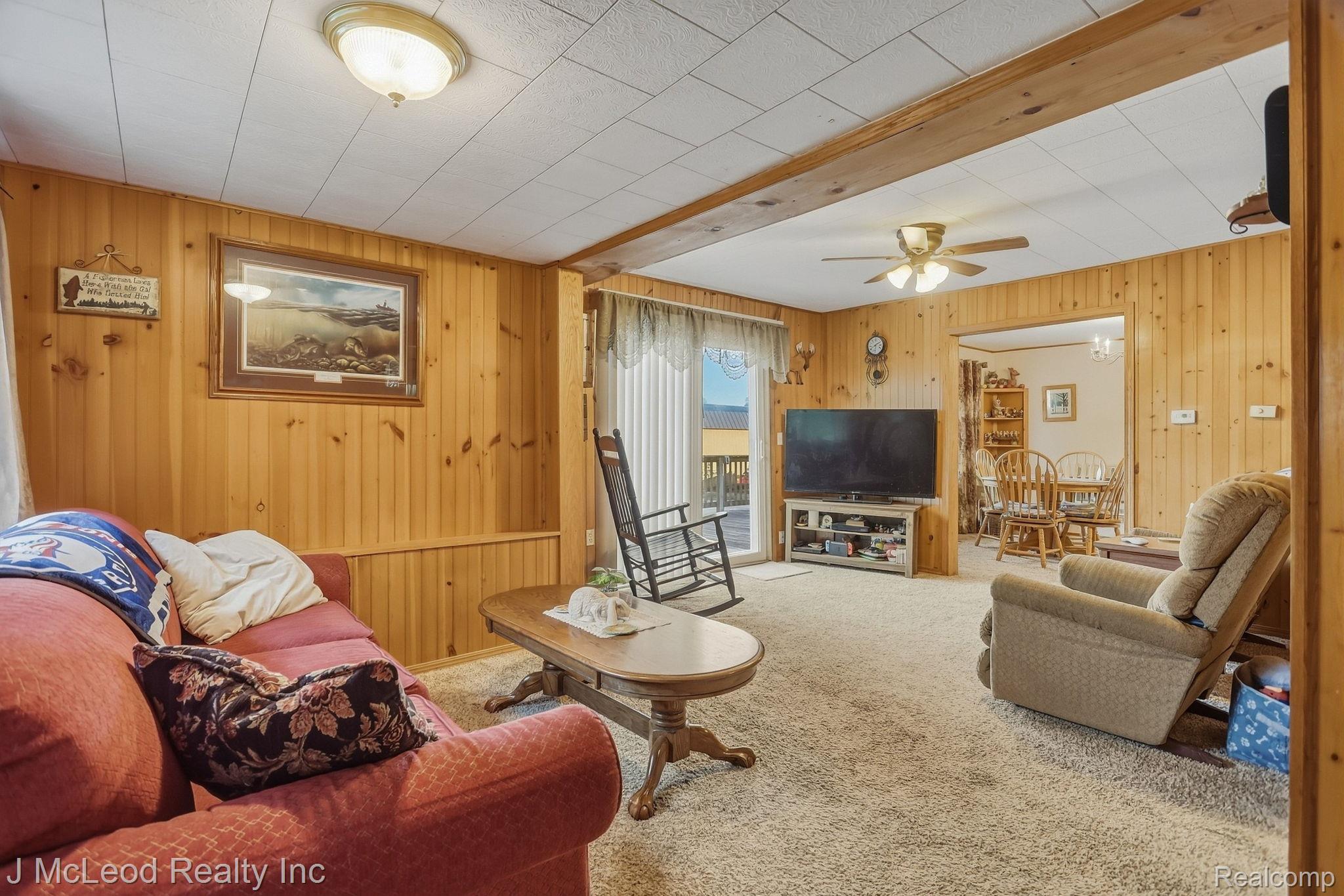 8821 Barnes Road Property Photo 10