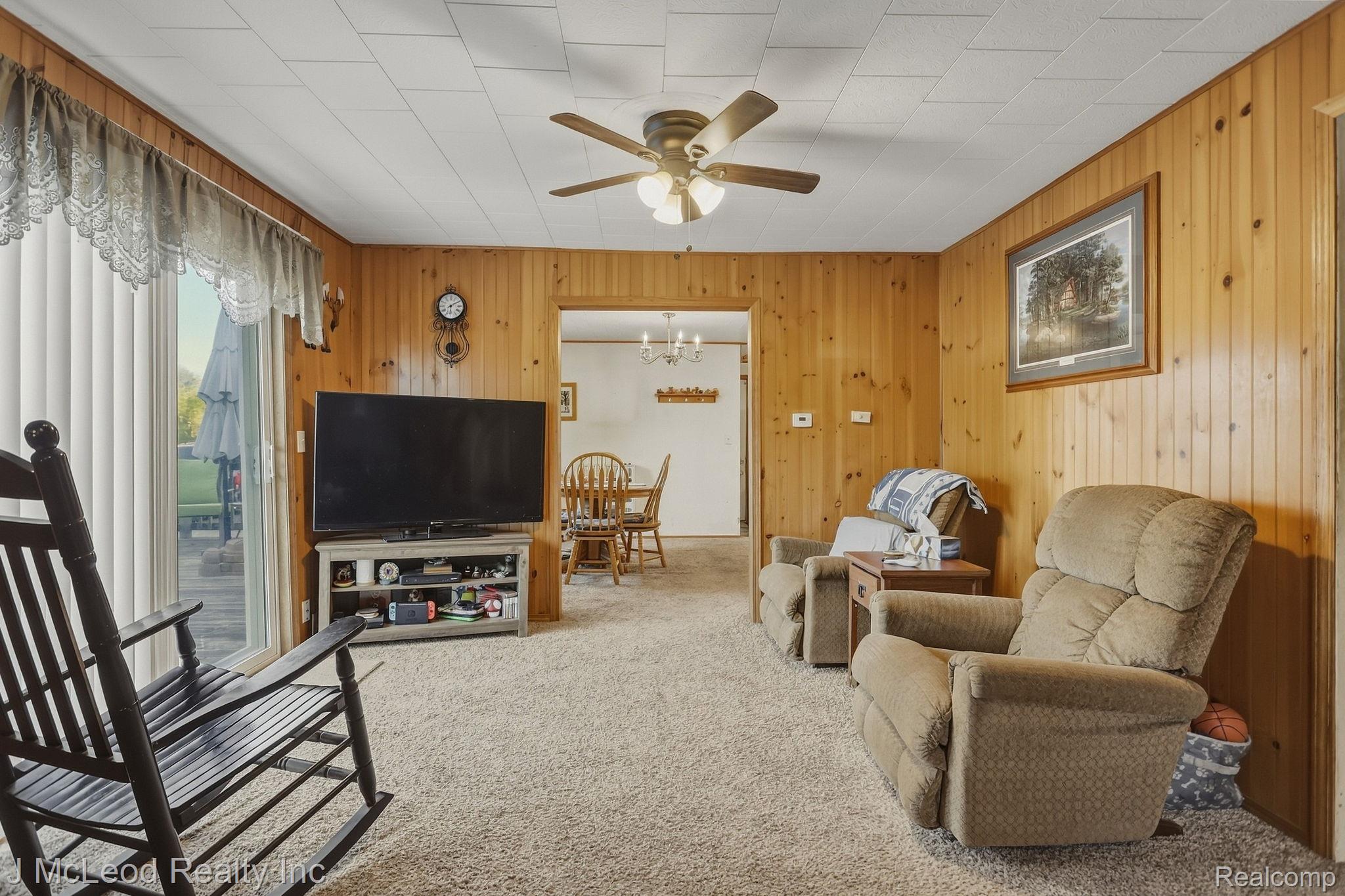 8821 Barnes Road Property Photo 11