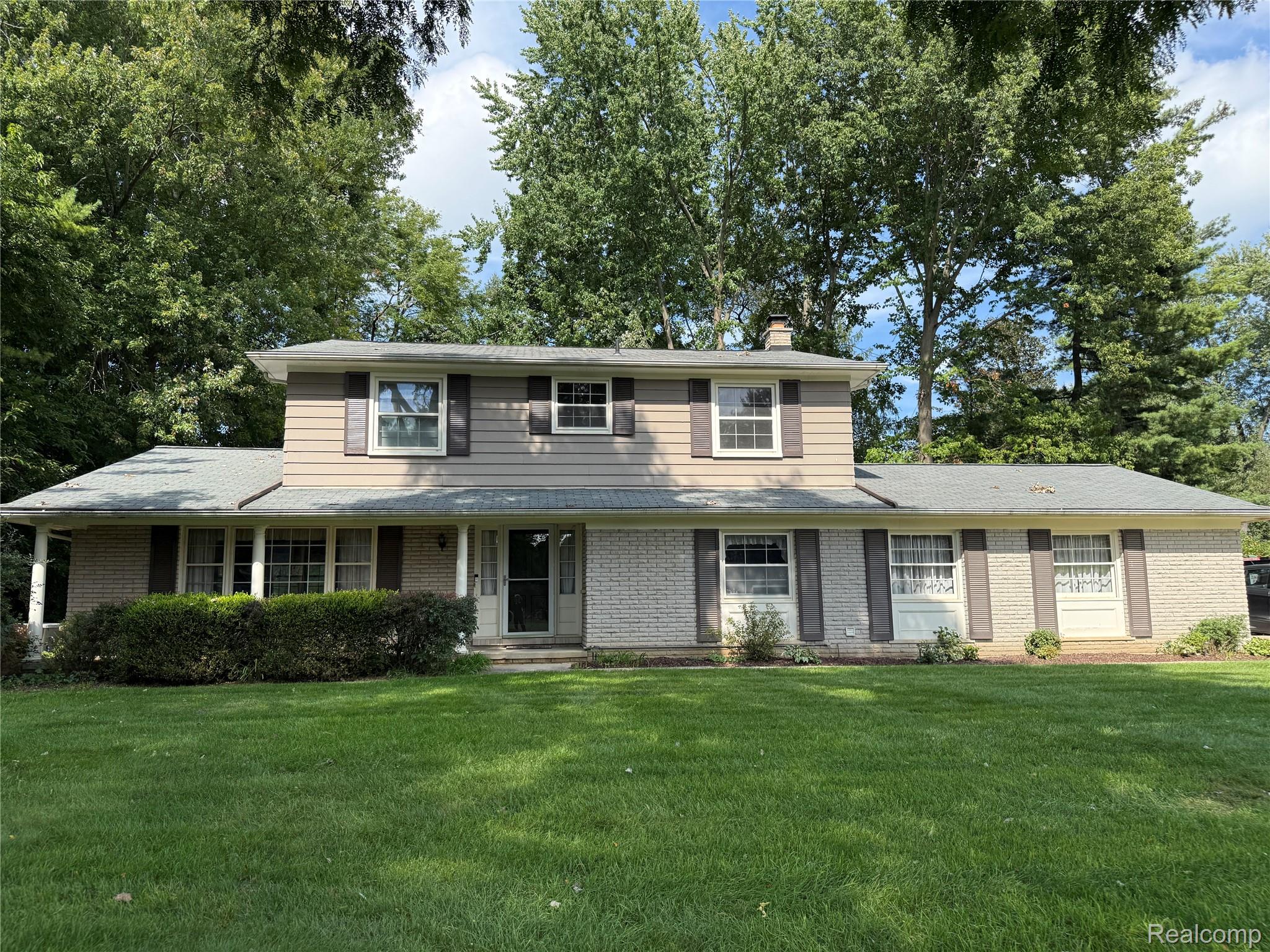 353 Broadleaf Drive Property Photo 2