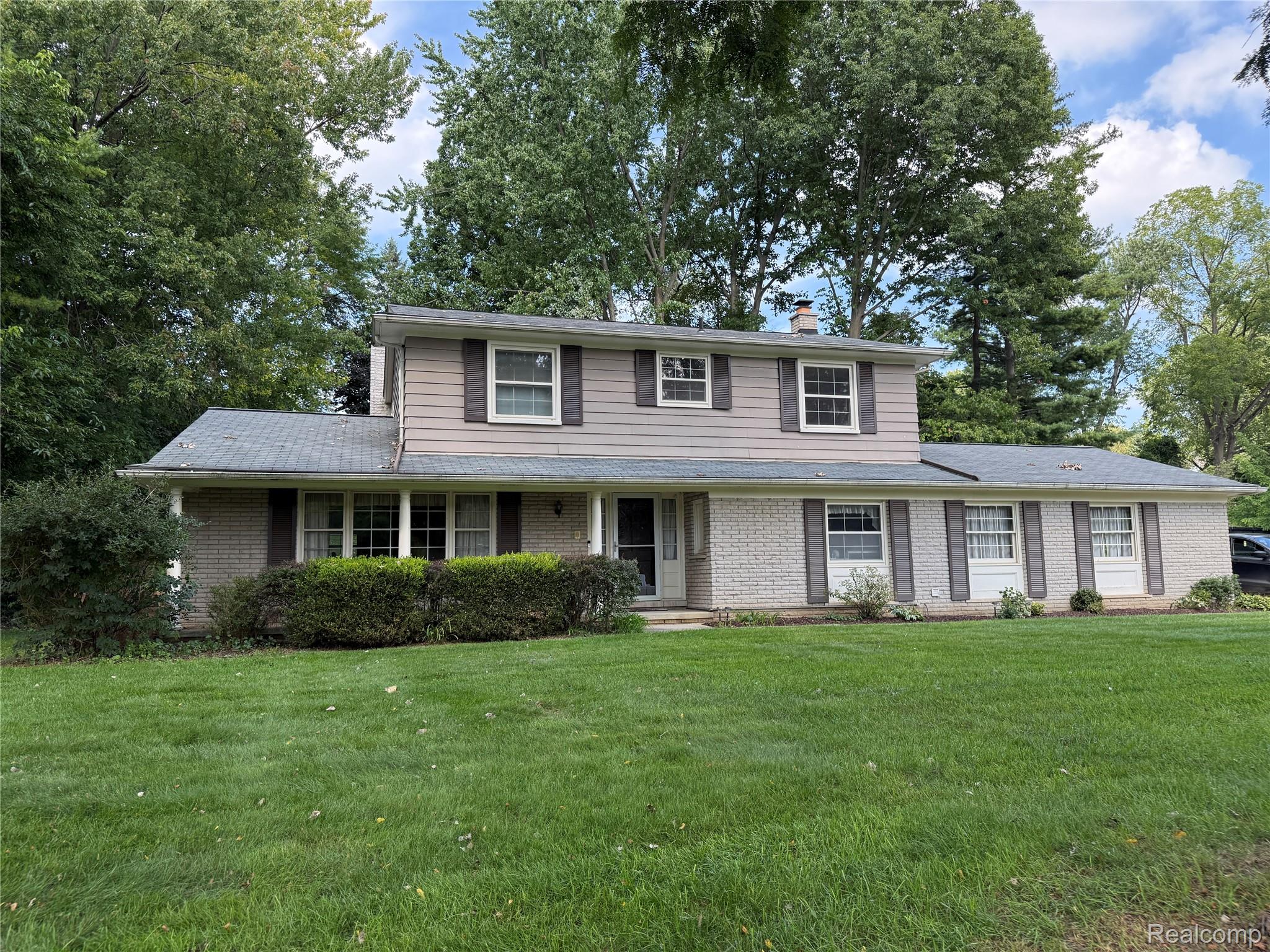 353 Broadleaf Drive Property Photo 3