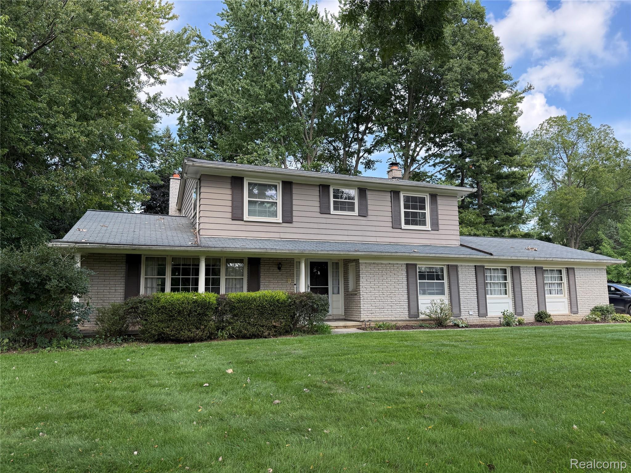 353 Broadleaf Drive Property Photo 4