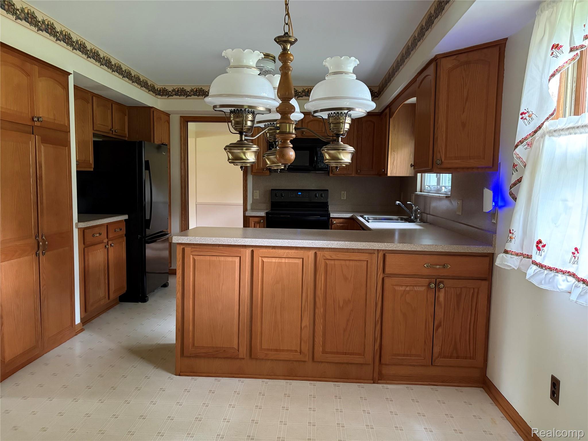353 Broadleaf Drive Property Photo 8