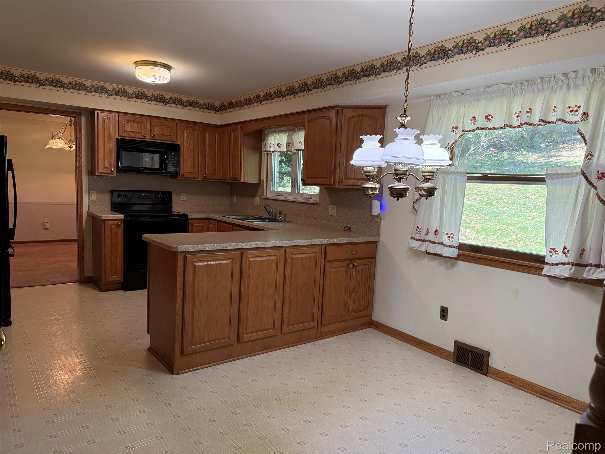 353 Broadleaf Drive Property Photo 9