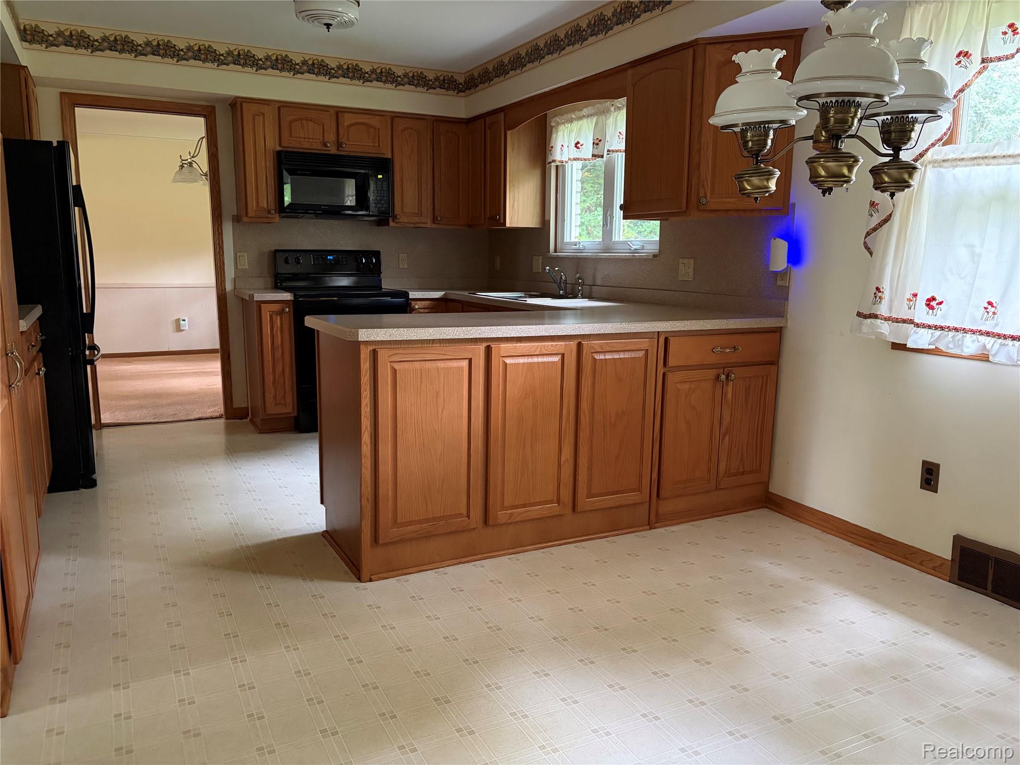 353 Broadleaf Drive Property Photo 10