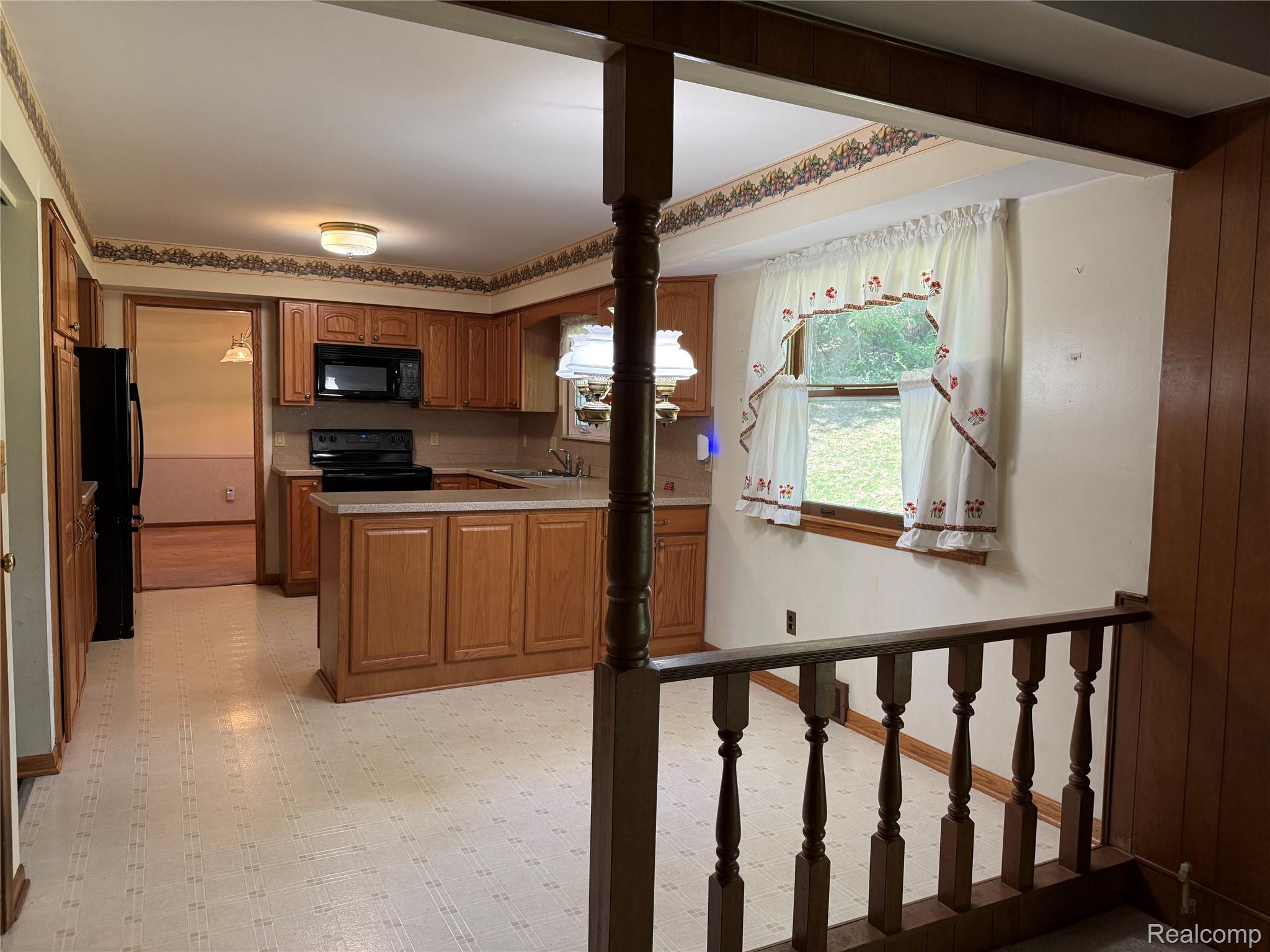 353 Broadleaf Drive Property Photo 11