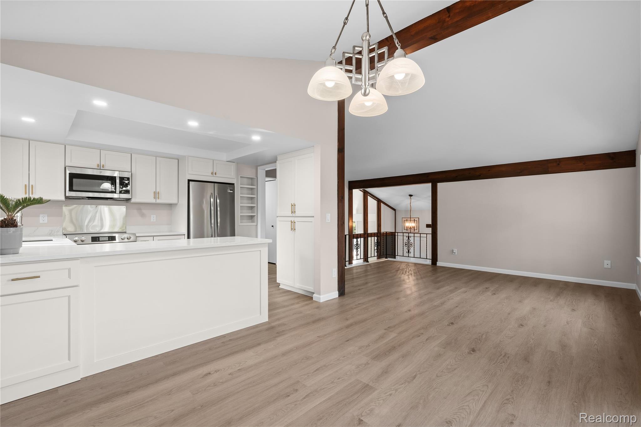 1960 Glen Iris Drive Property Photo 12