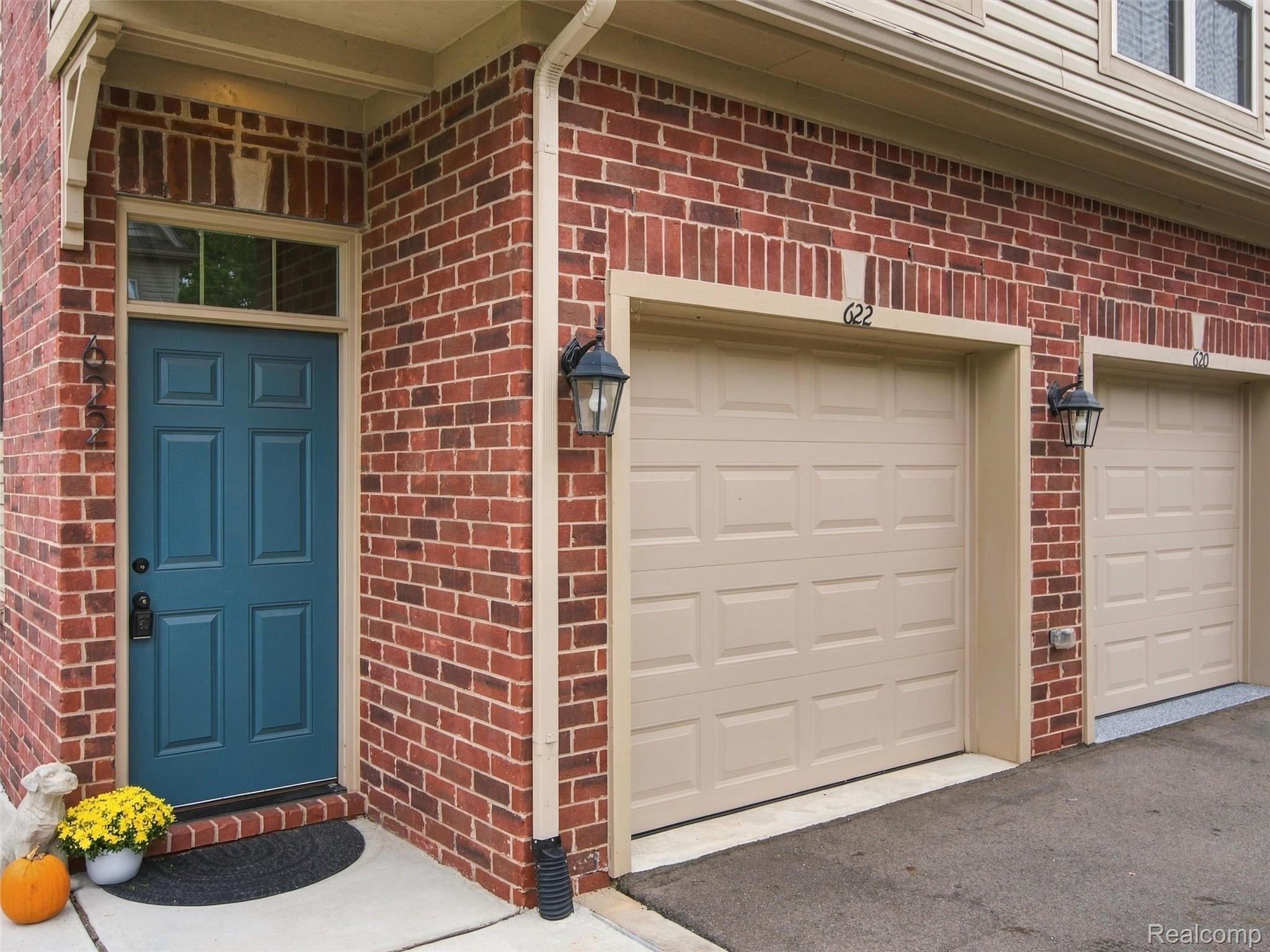 622 Pointe Drive Property Photo 2