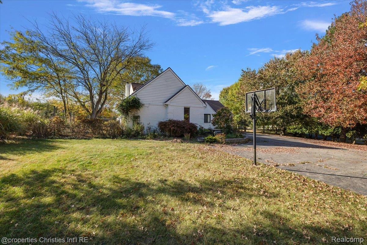 8793 Webster Hills Road Property Photo 5