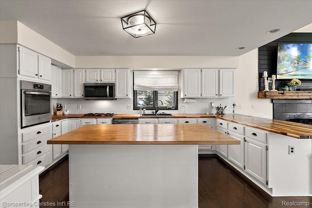 8793 Webster Hills Road Property Photo 9