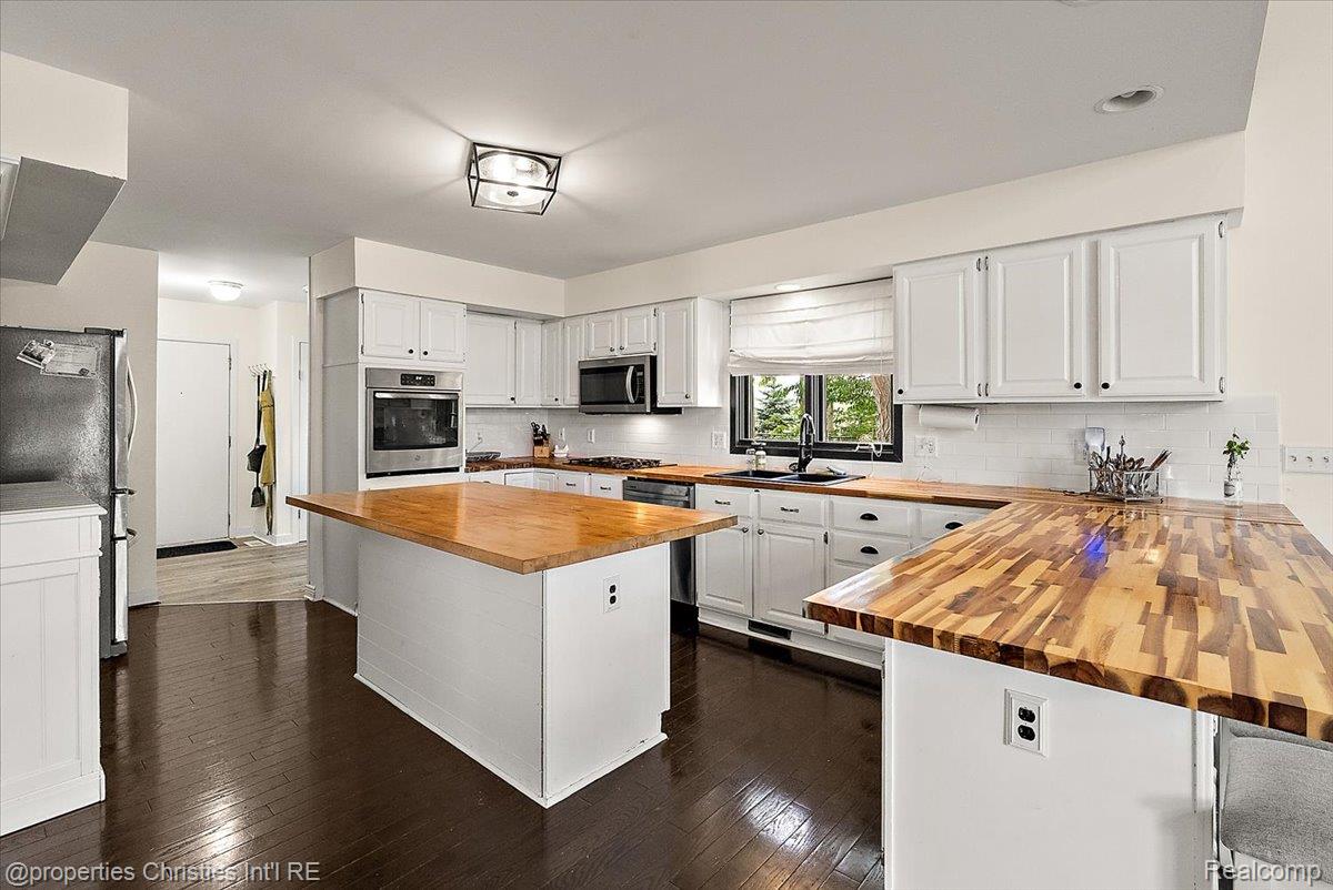 8793 Webster Hills Road Property Photo 10