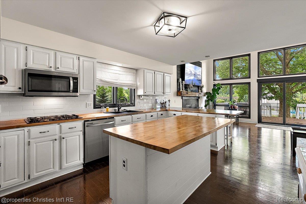 8793 Webster Hills Road Property Photo 11