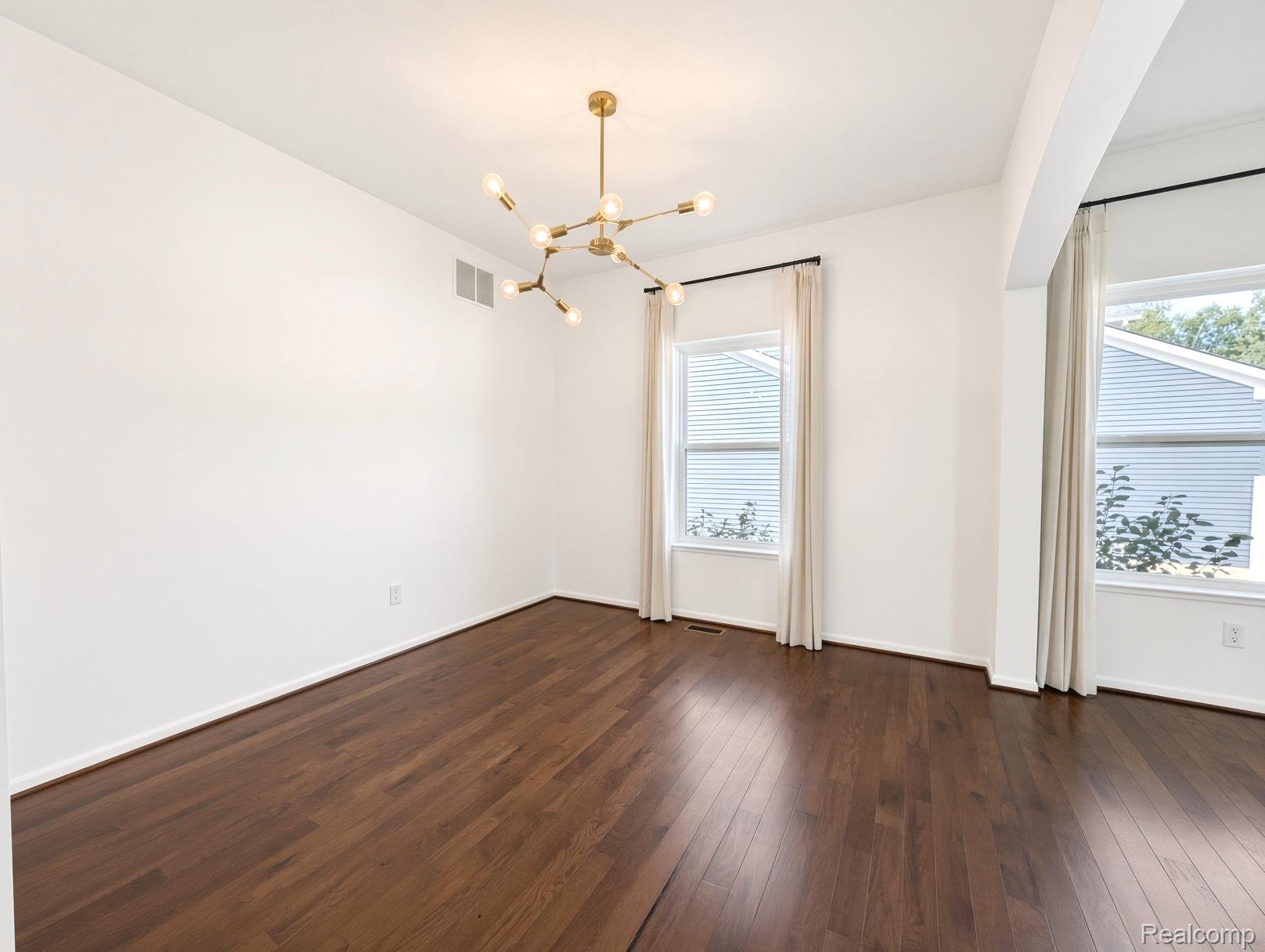 874 Henning Street Property Photo 6