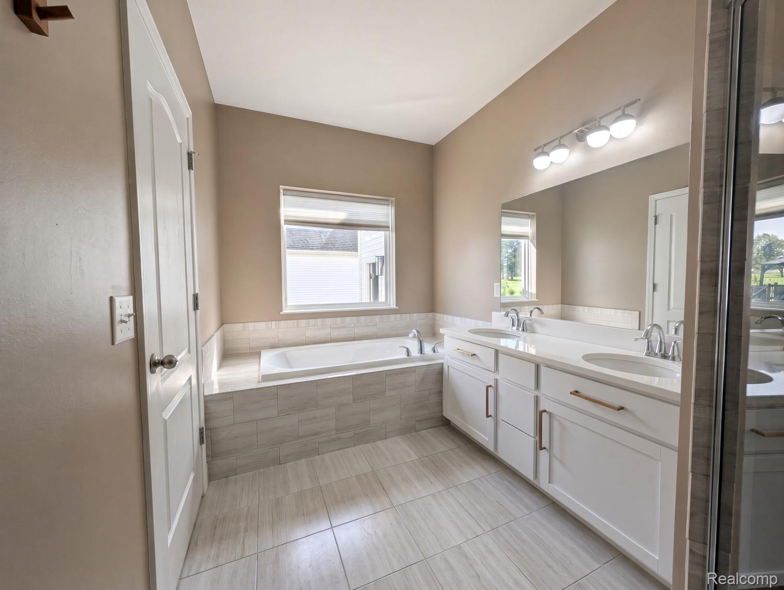 874 Henning Street Property Photo 11