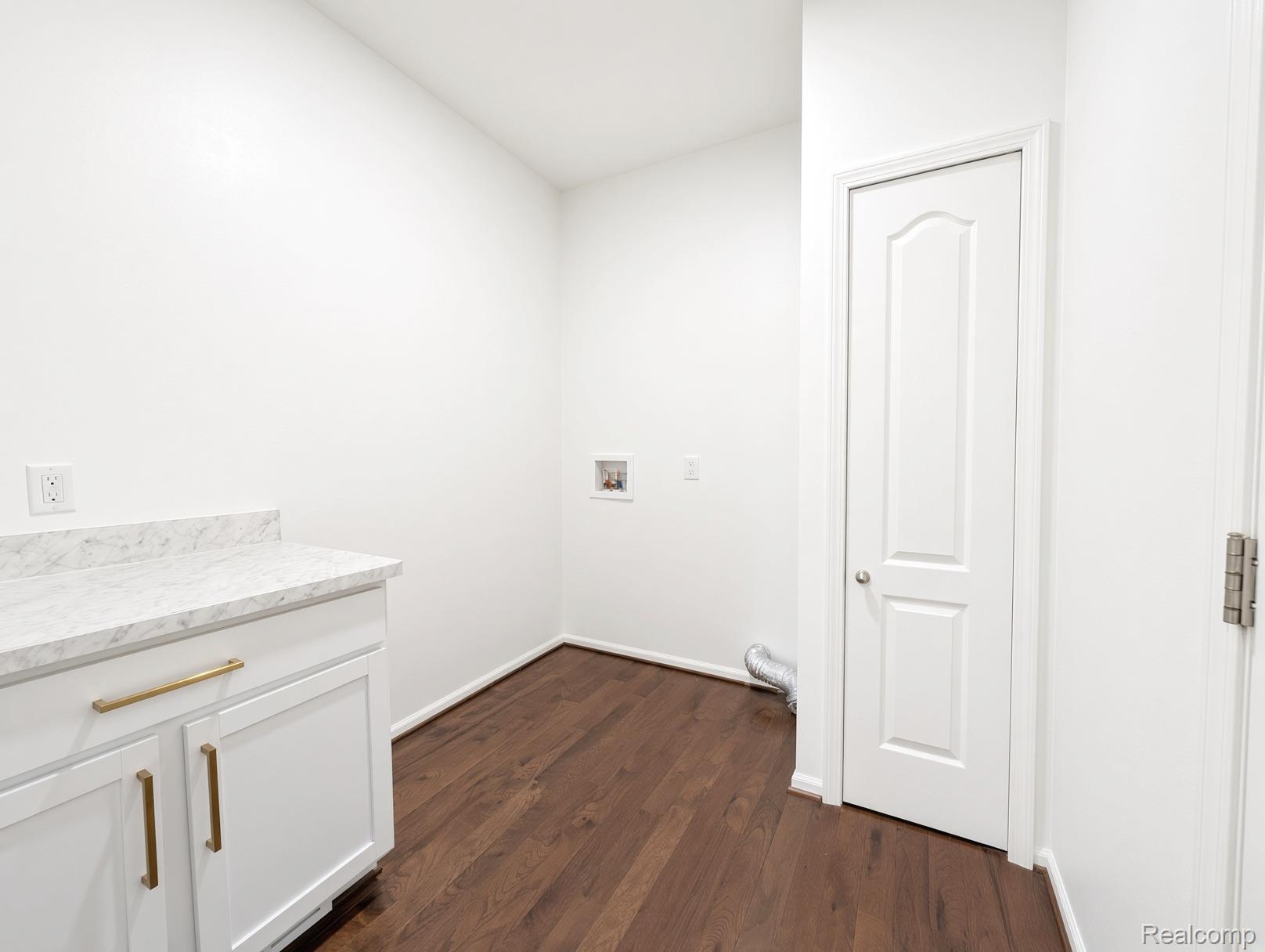 874 Henning Street Property Photo 13