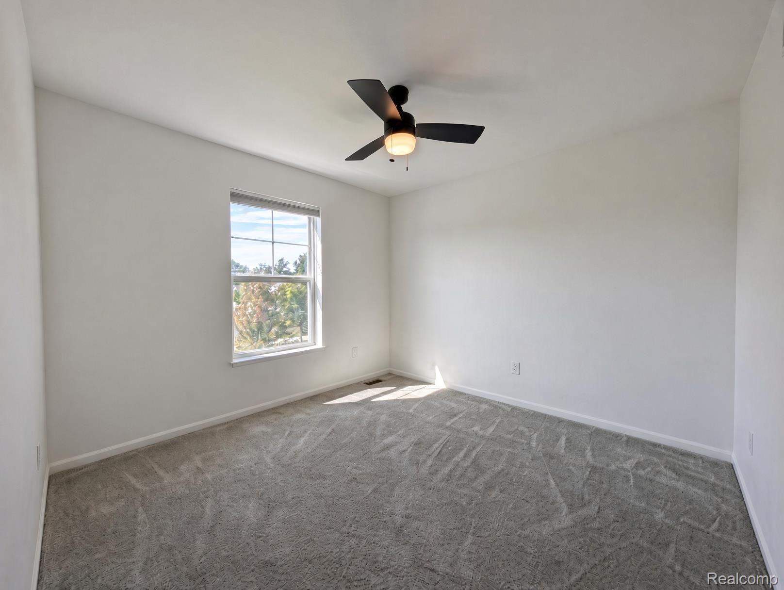 874 Henning Street Property Photo 18