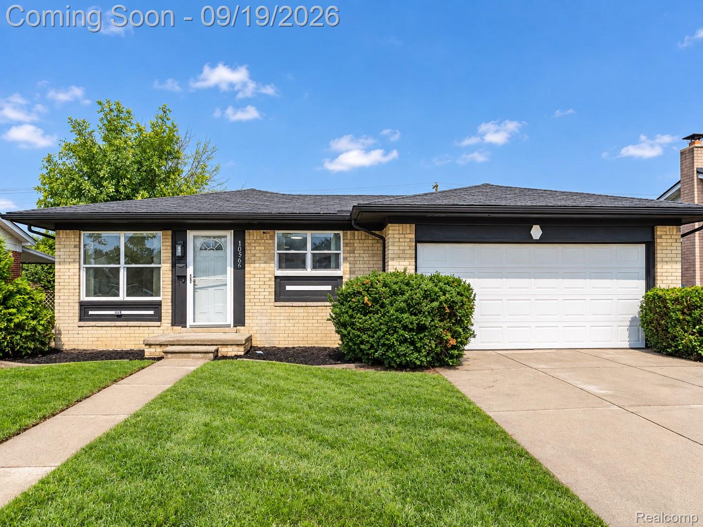 10566 N Oak Drive Property Photo 1