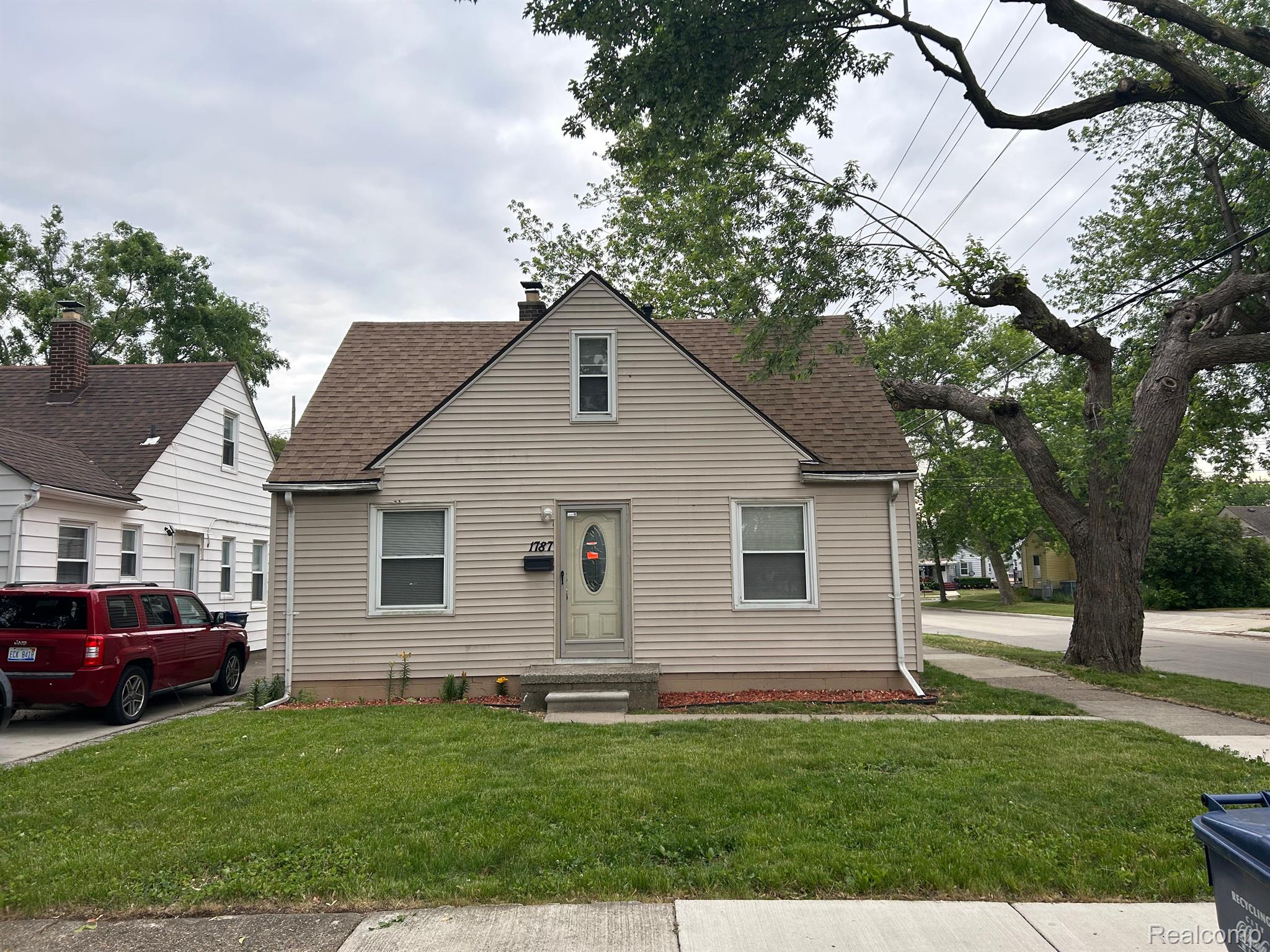 1787 MORRIS Avenue Property Photo 1