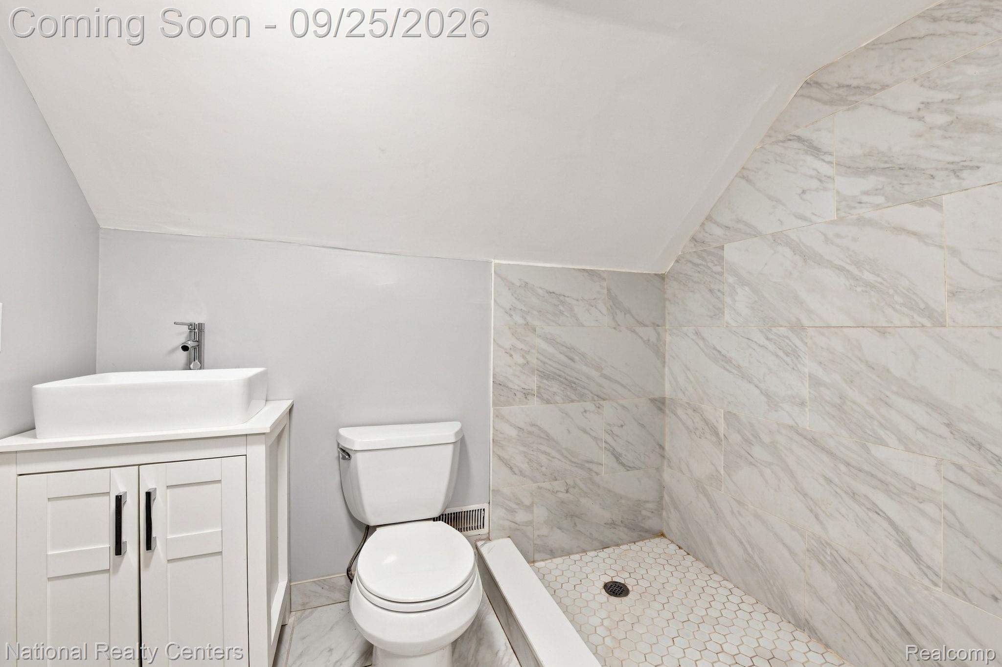 19559 E 14 Mile Road Property Photo 23