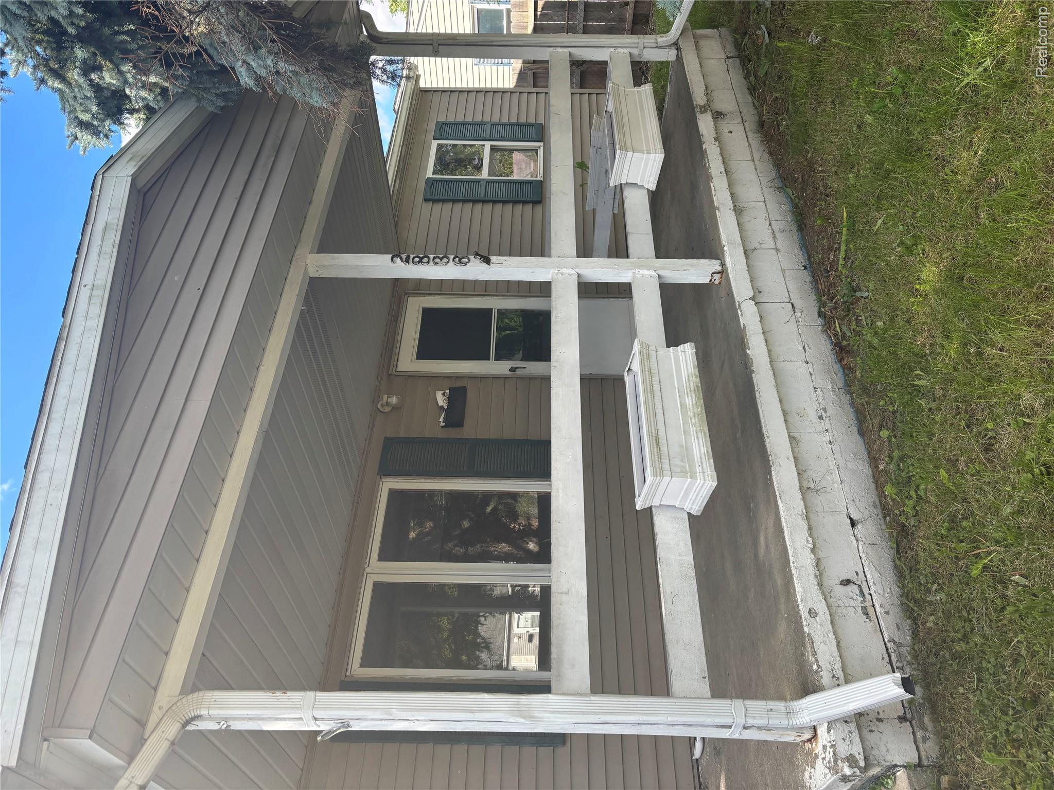 2836 Thom Street Property Photo 1