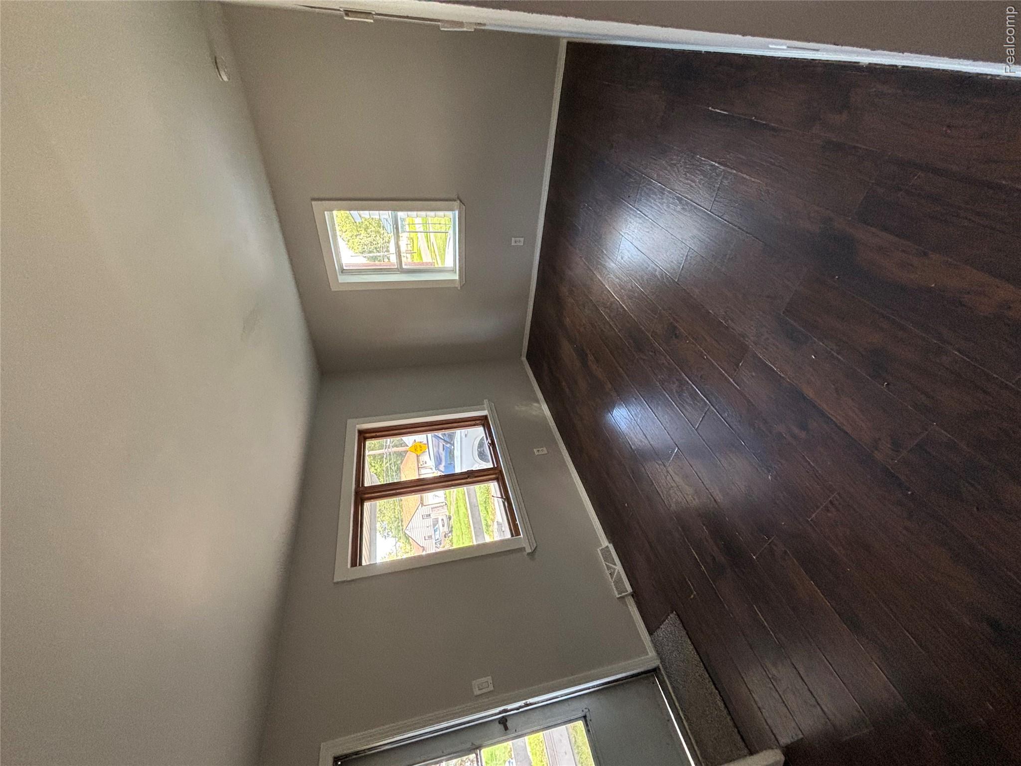 2836 Thom Street Property Photo 2