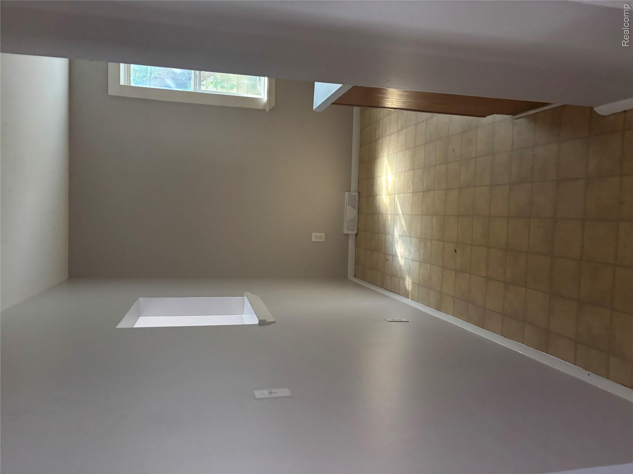 2836 Thom Street Property Photo 8