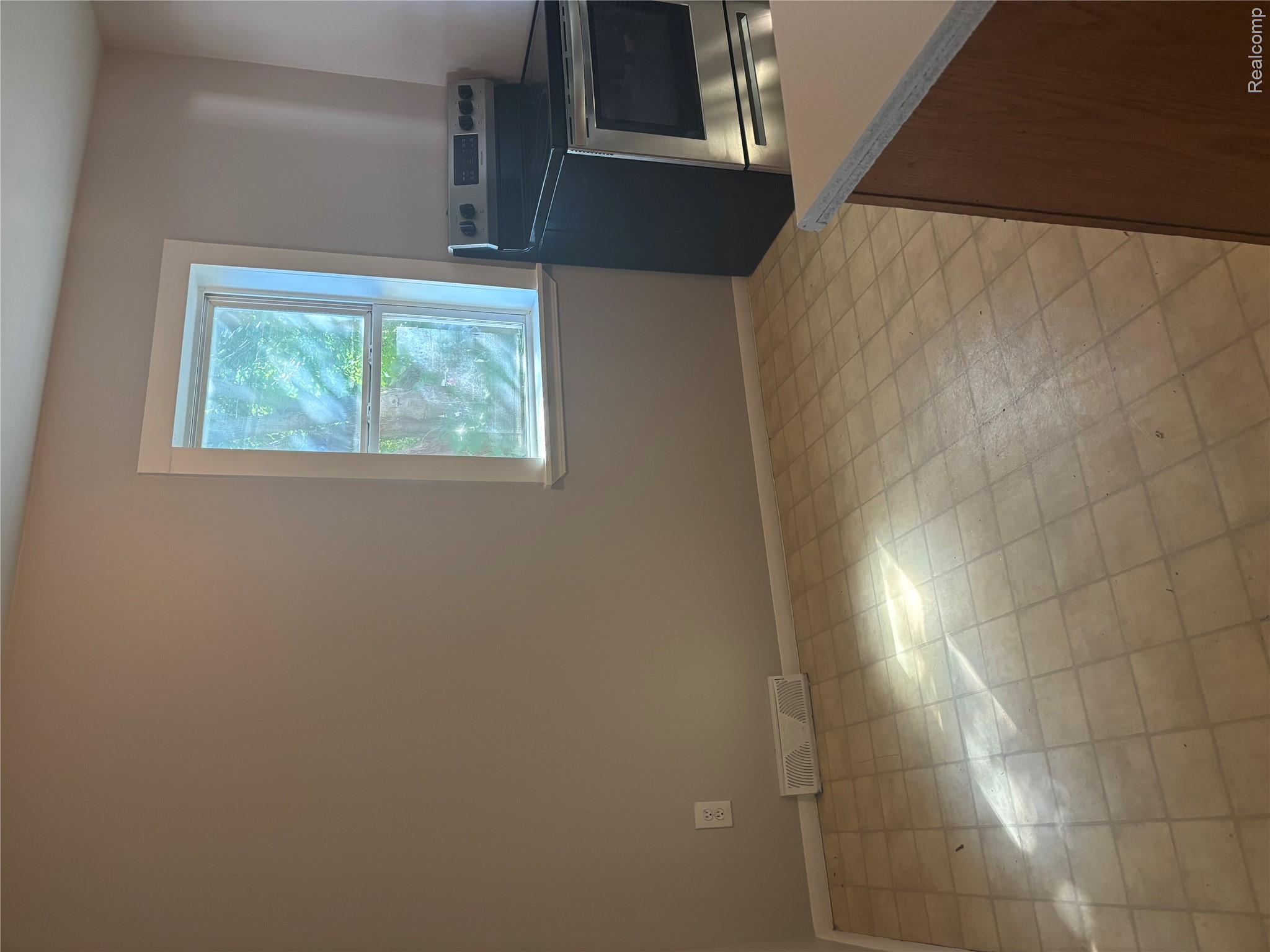 2836 Thom Street Property Photo 9