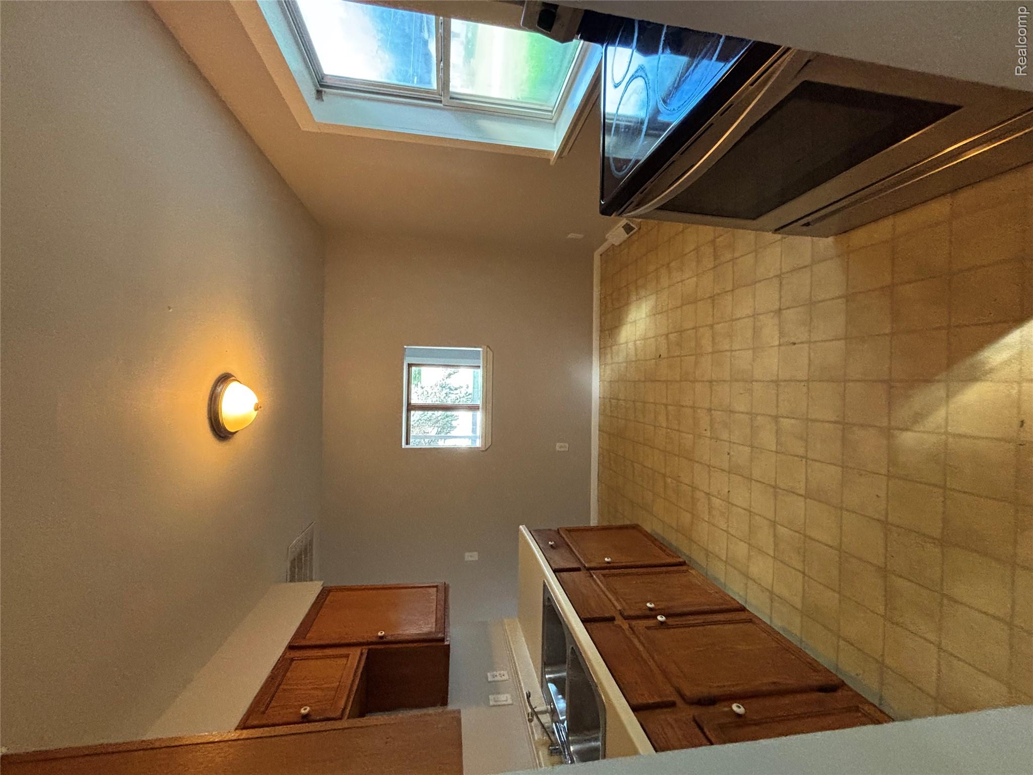 2836 Thom Street Property Photo 10