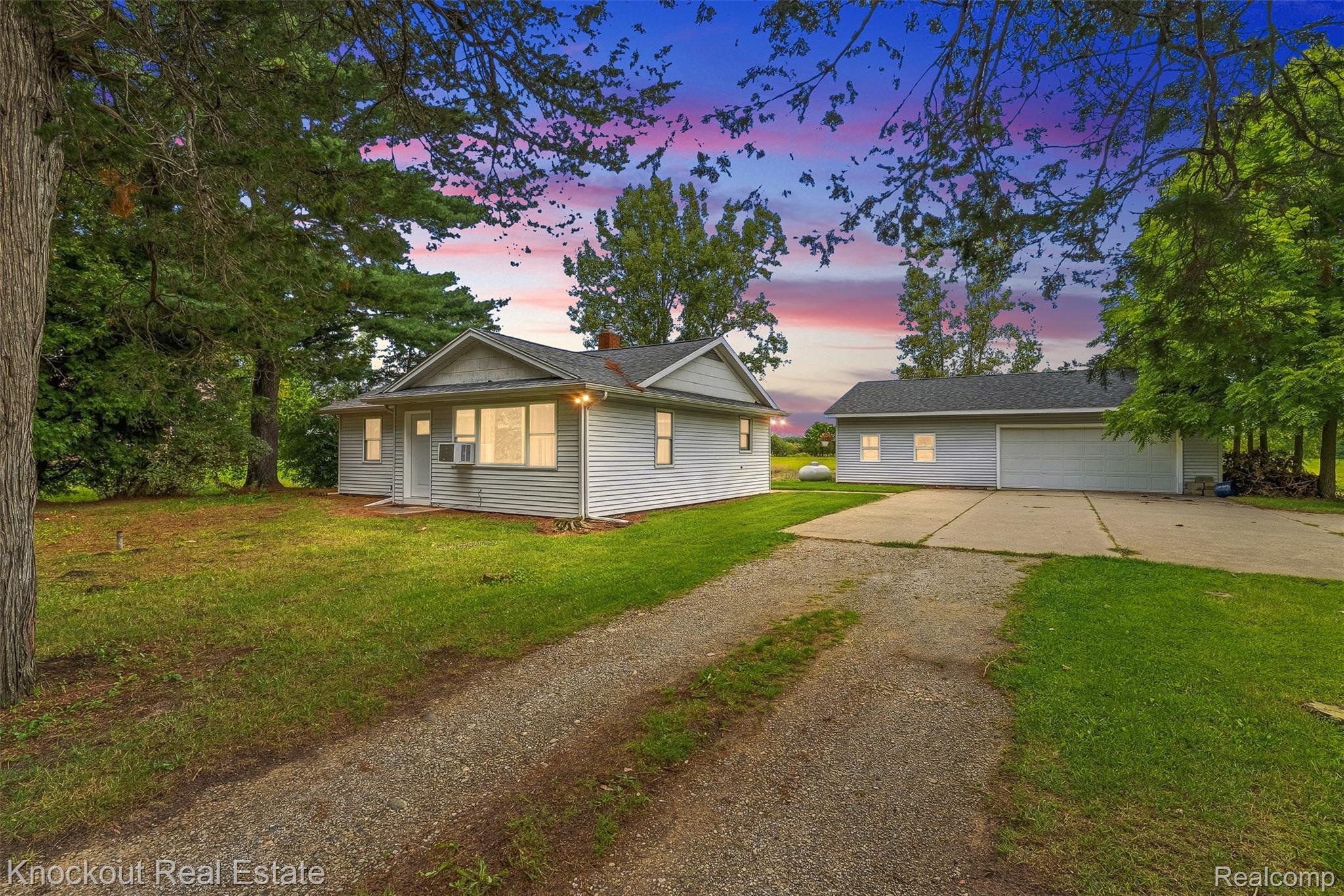 10193 Canada Road Property Photo 1