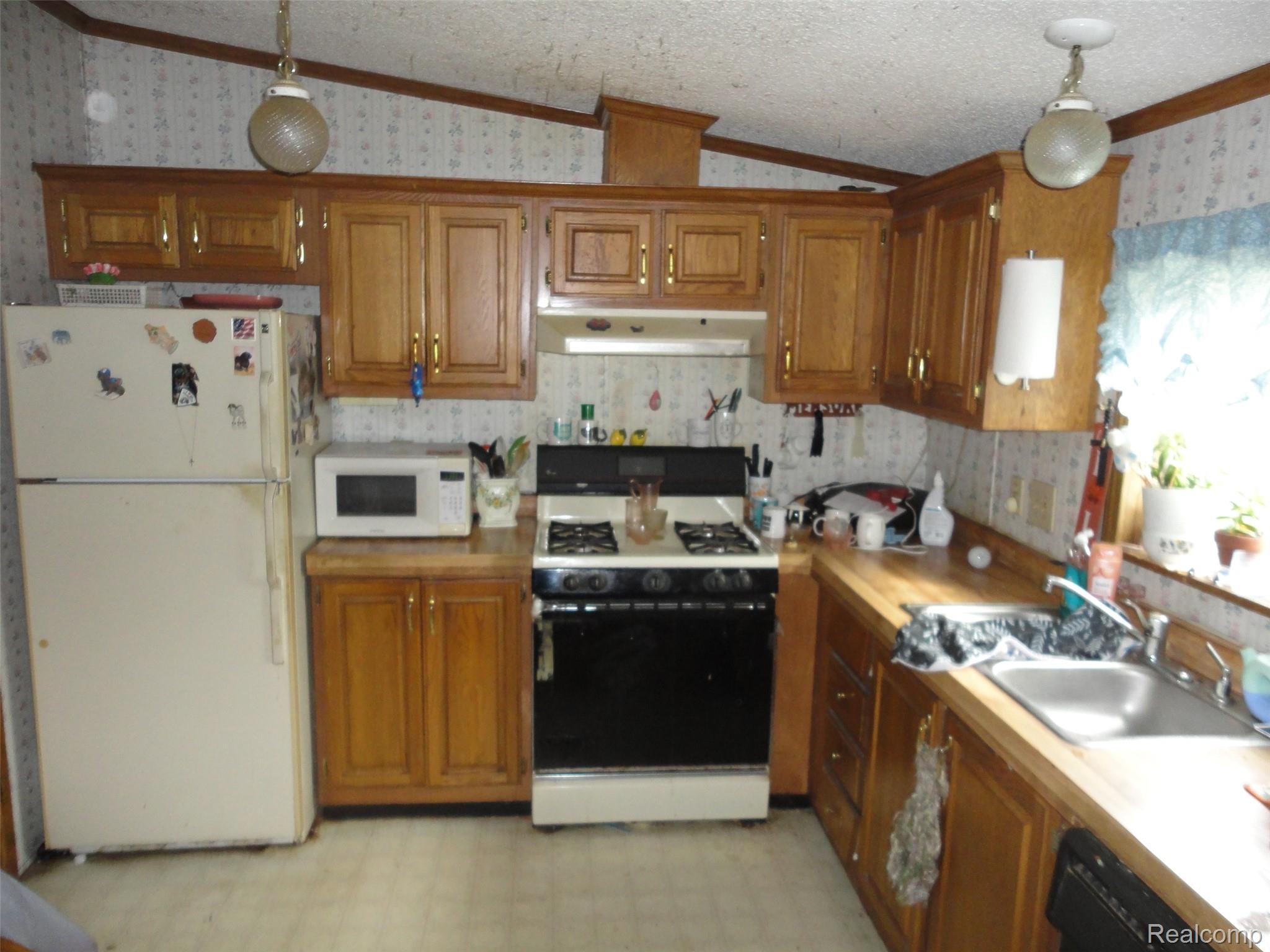 329 Edinborough Street Property Photo 7