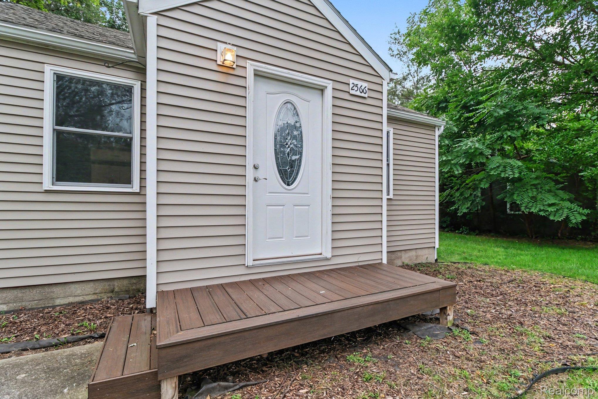 2566 Lee Avenue Property Photo 4