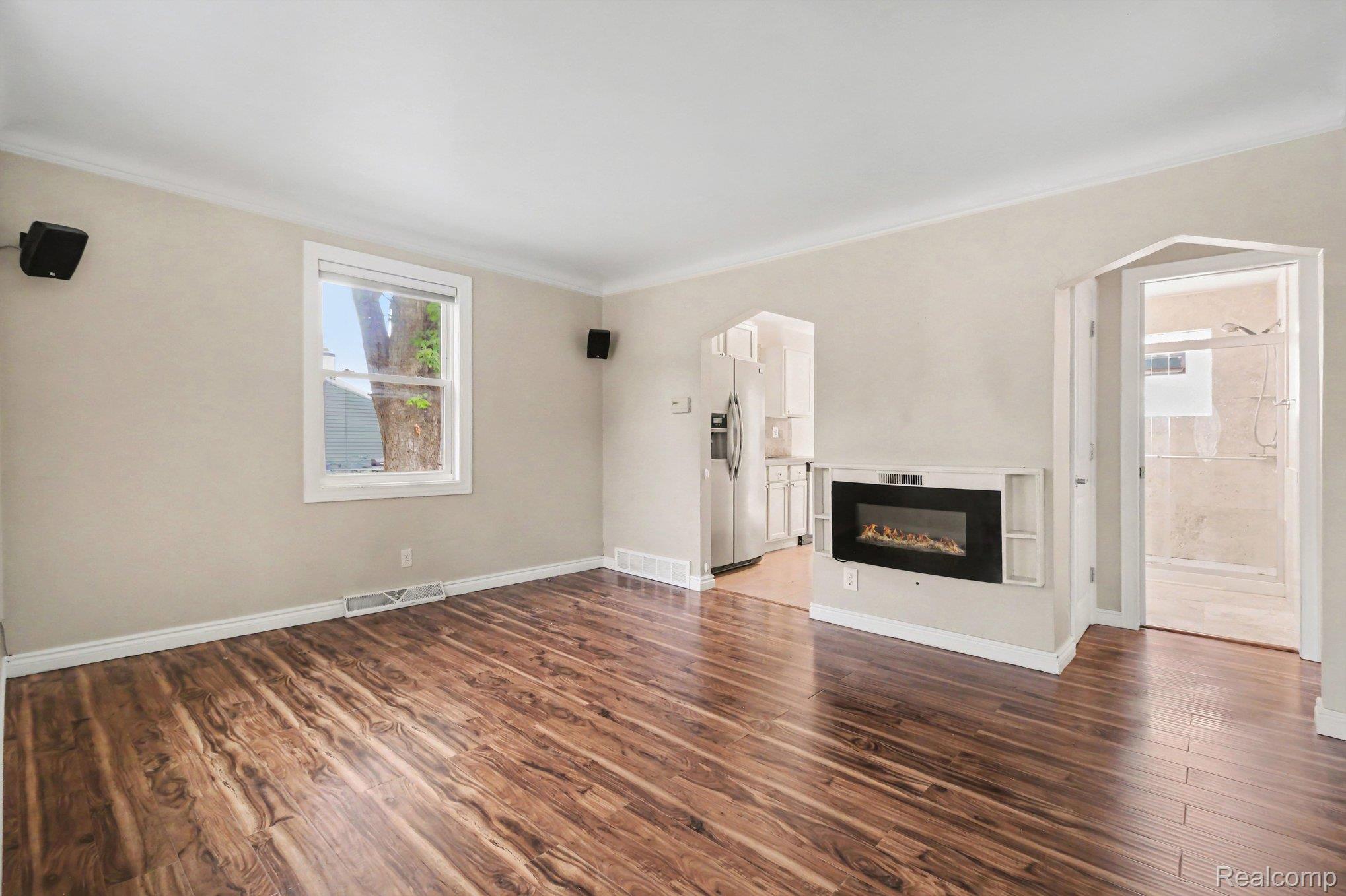2566 Lee Avenue Property Photo 6