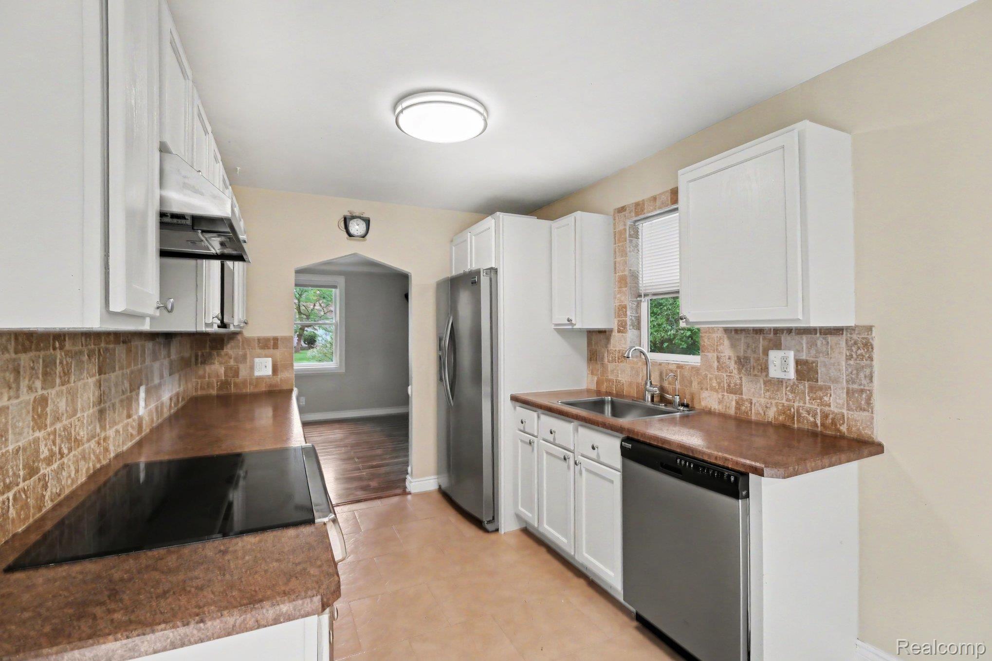 2566 Lee Avenue Property Photo 10
