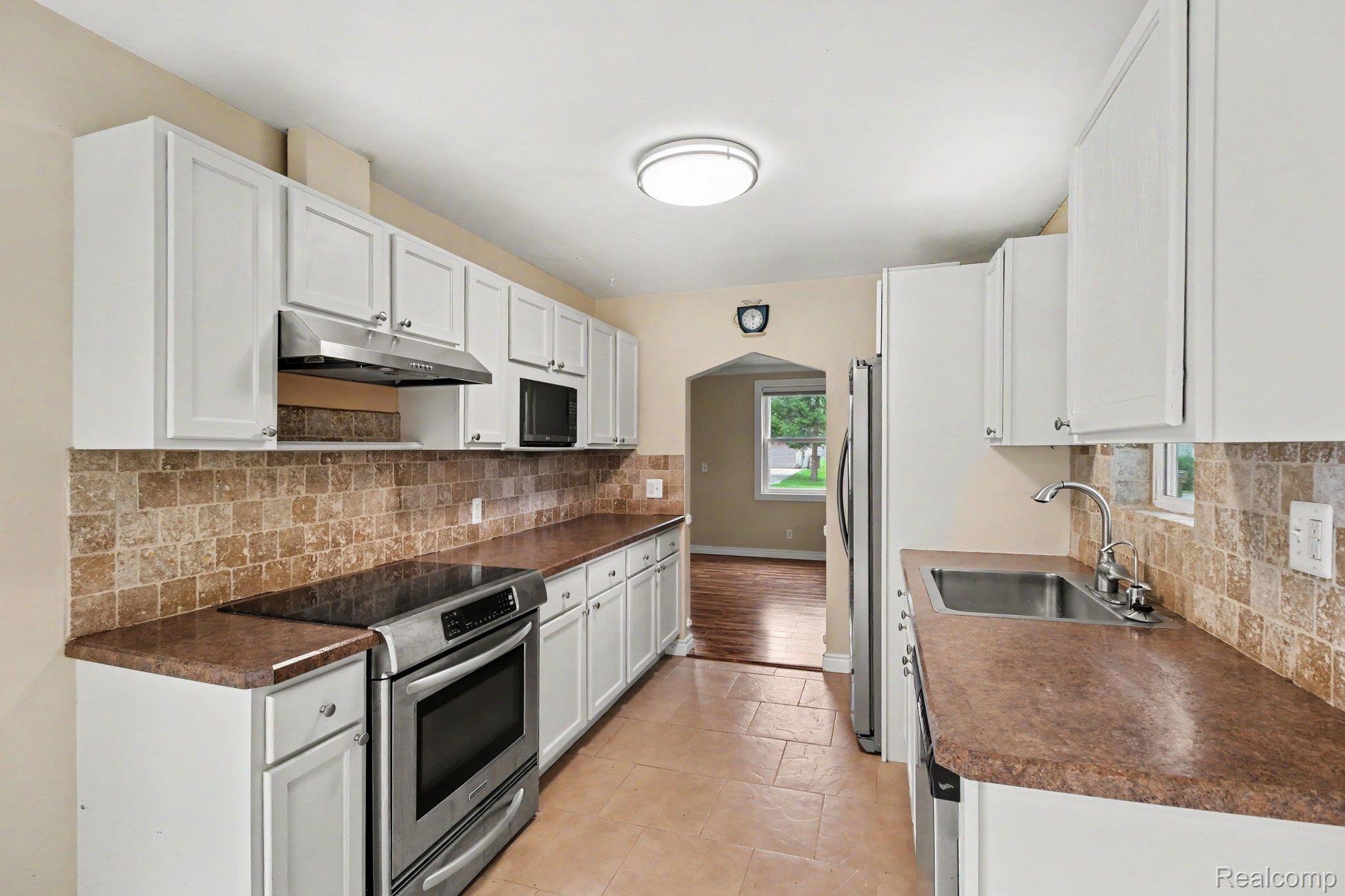 2566 Lee Avenue Property Photo 11