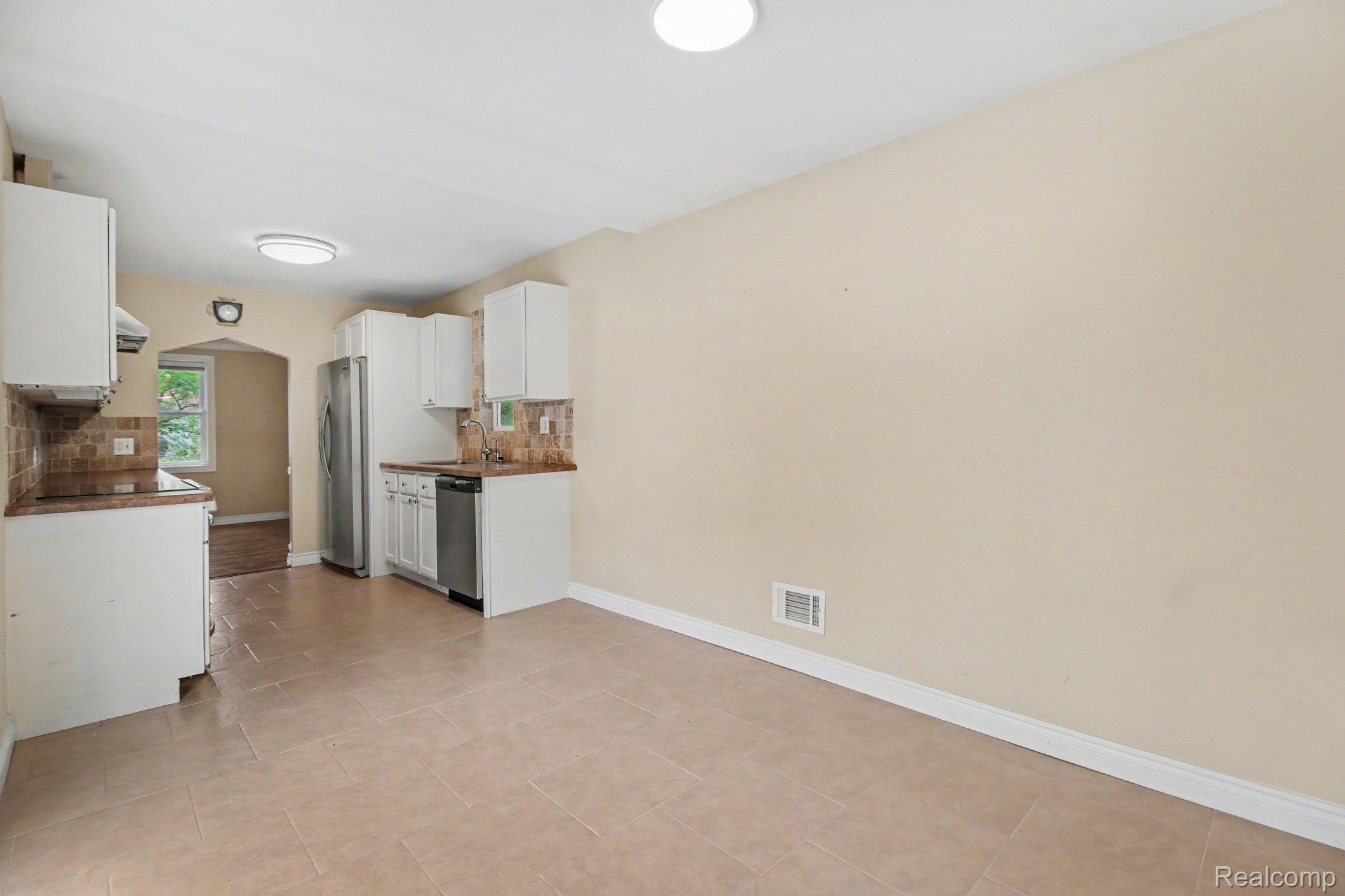 2566 Lee Avenue Property Photo 13