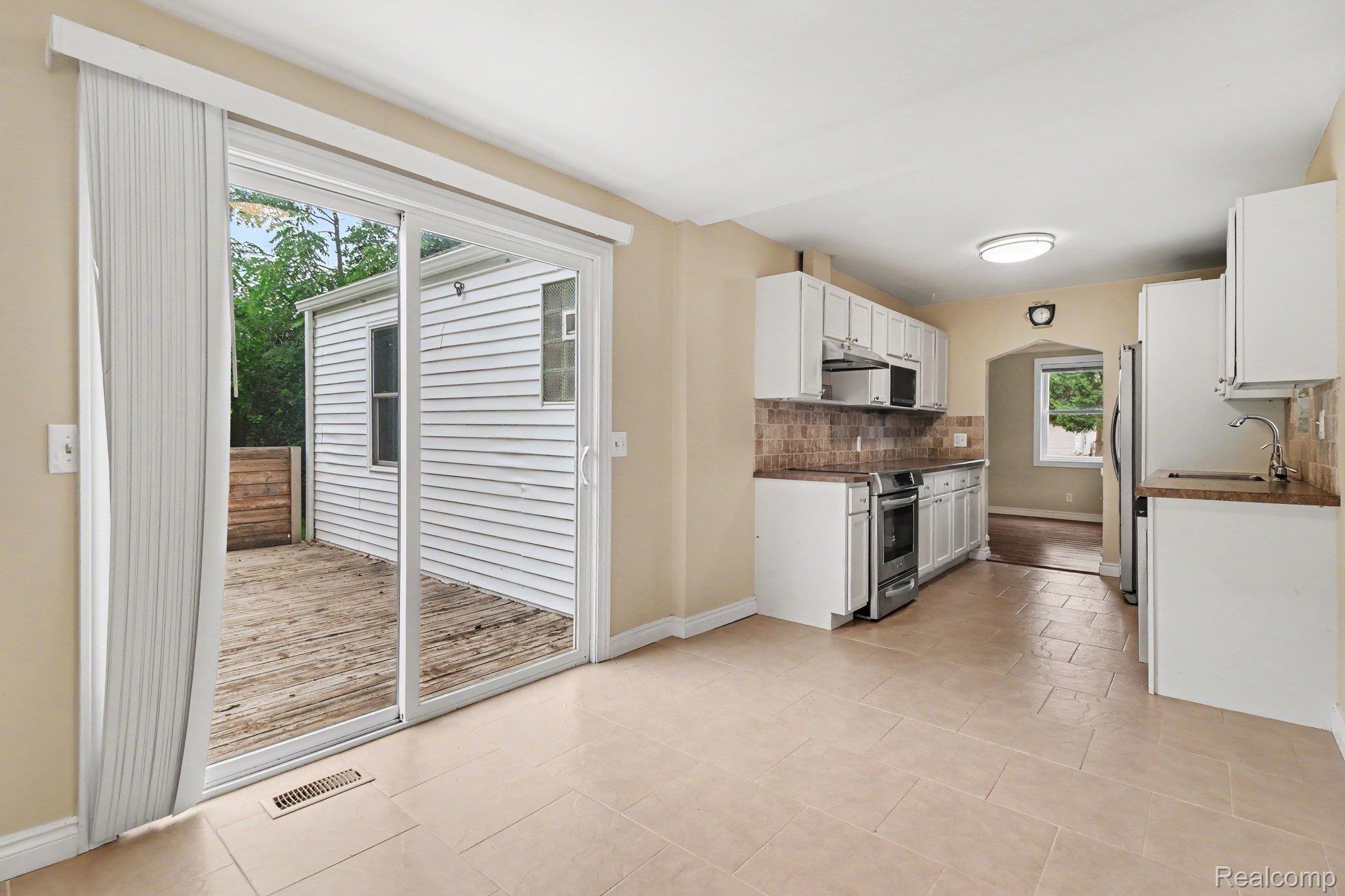 2566 Lee Avenue Property Photo 14