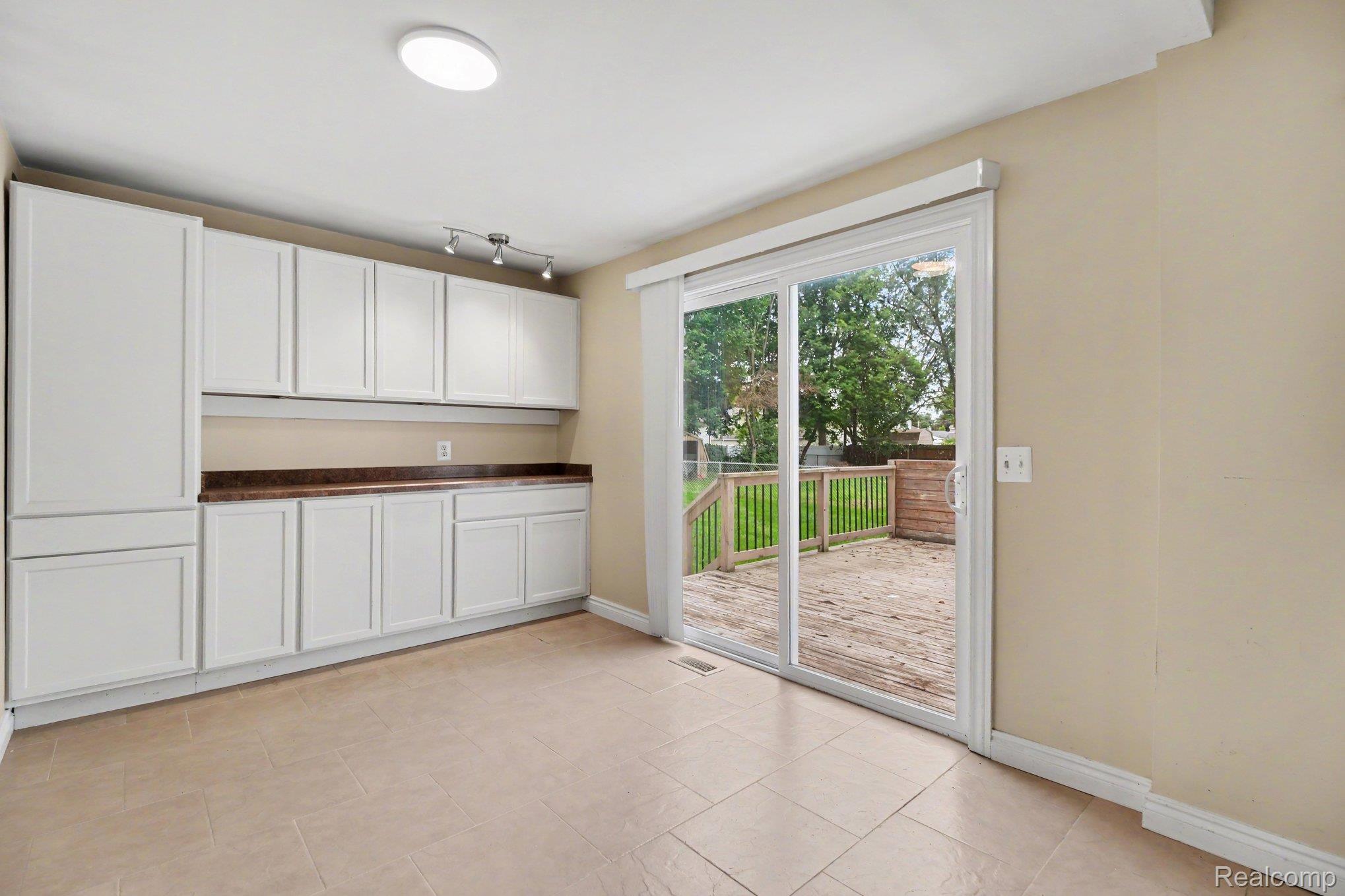 2566 Lee Avenue Property Photo 15