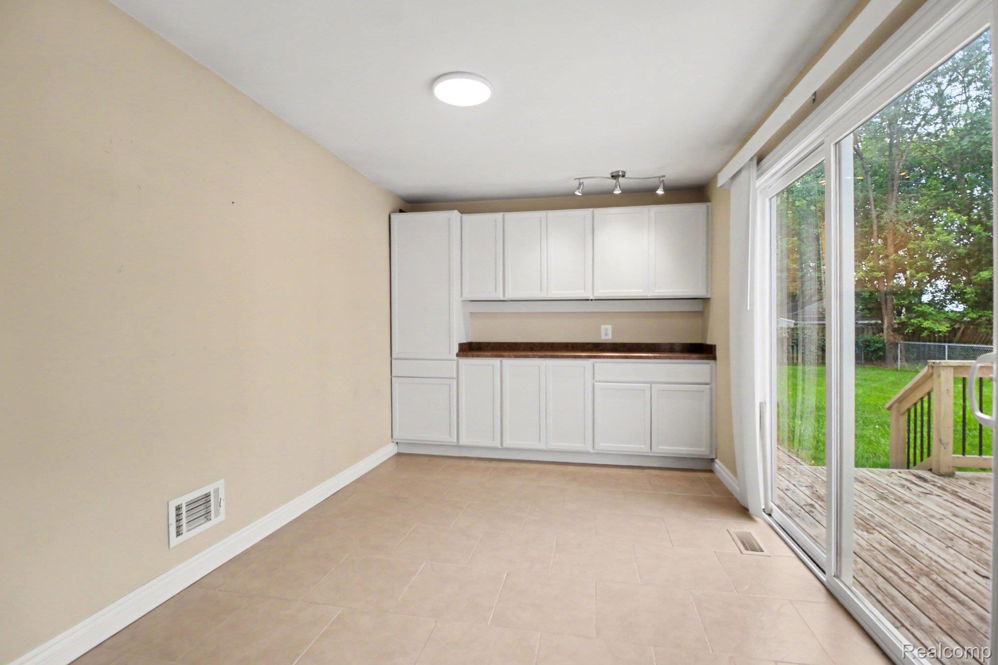 2566 Lee Avenue Property Photo 16