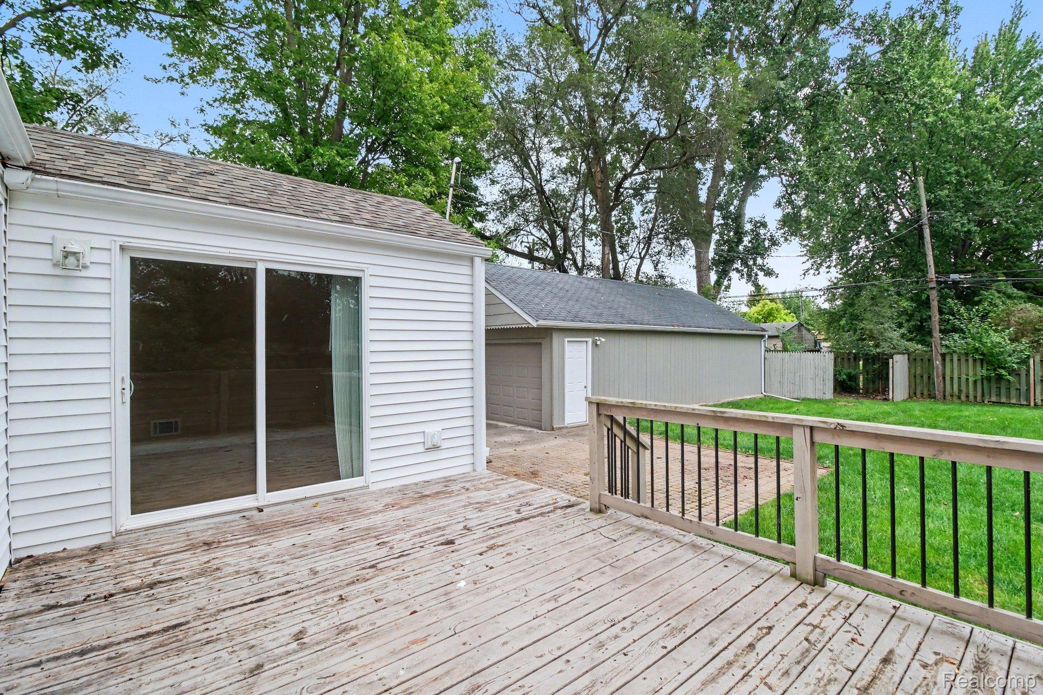 2566 Lee Avenue Property Photo 25