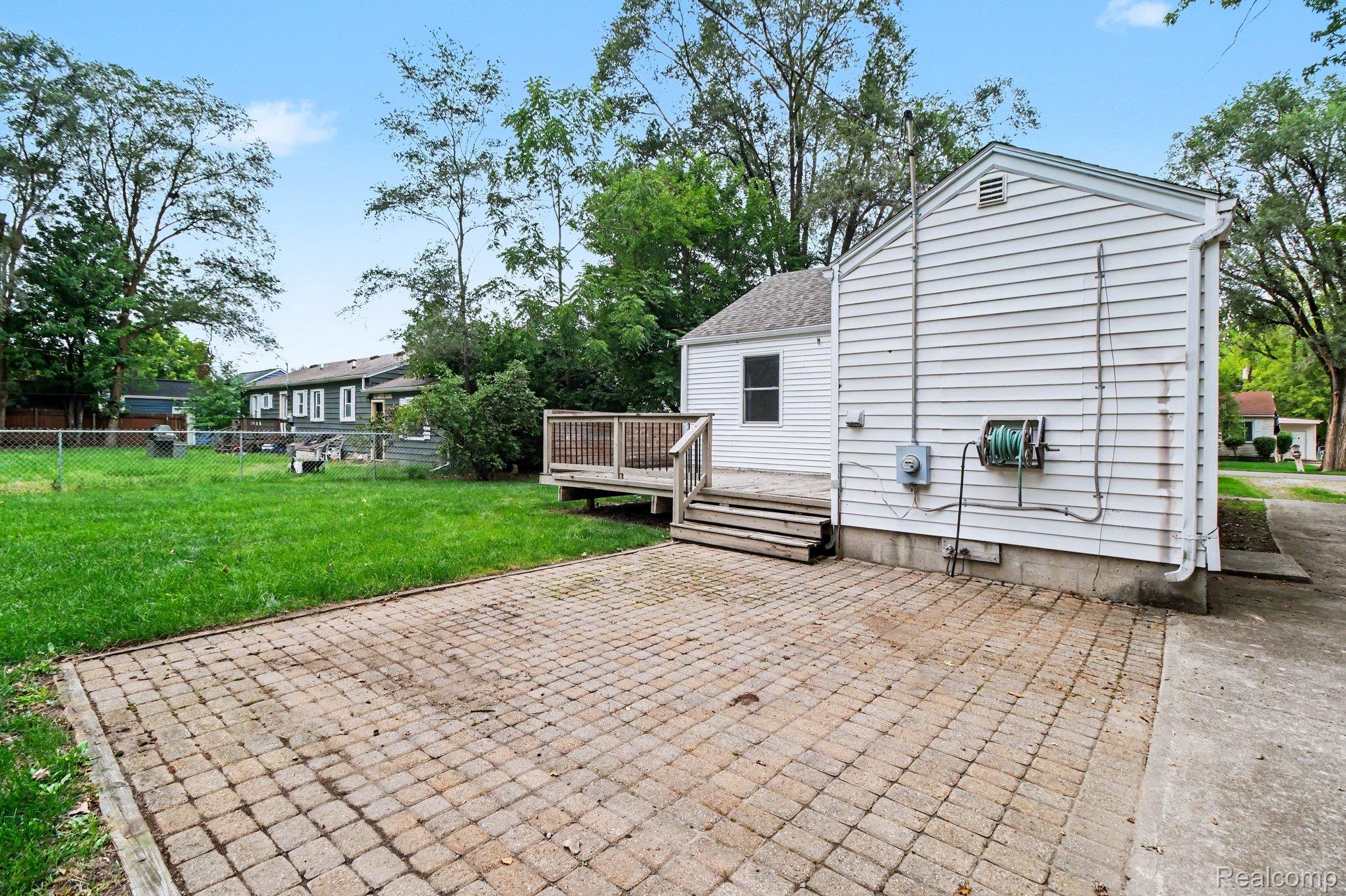 2566 Lee Avenue Property Photo 28