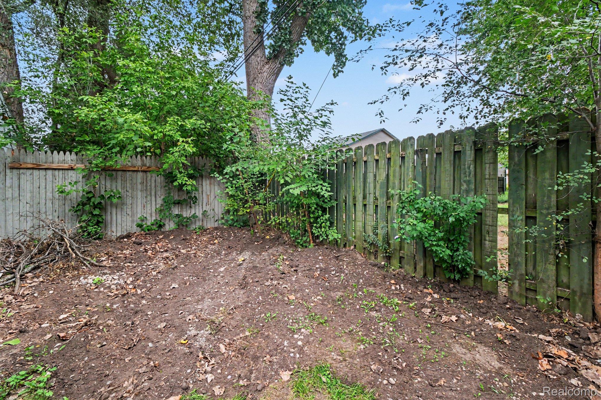 2566 Lee Avenue Property Photo 35