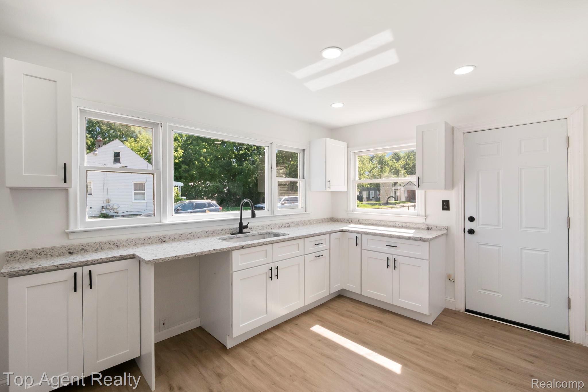 7285 Prospect Avenue Property Photo 4
