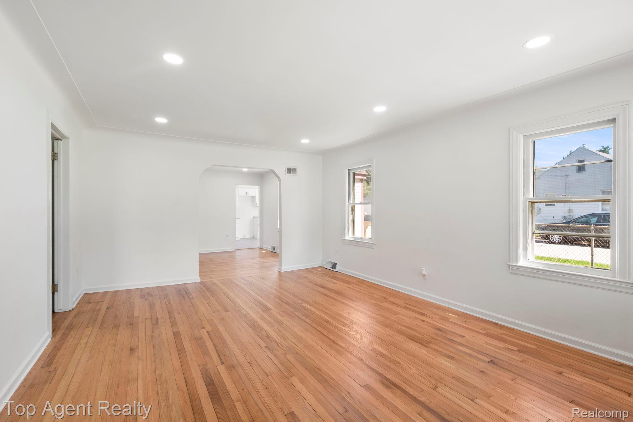 7285 Prospect Avenue Property Photo 7