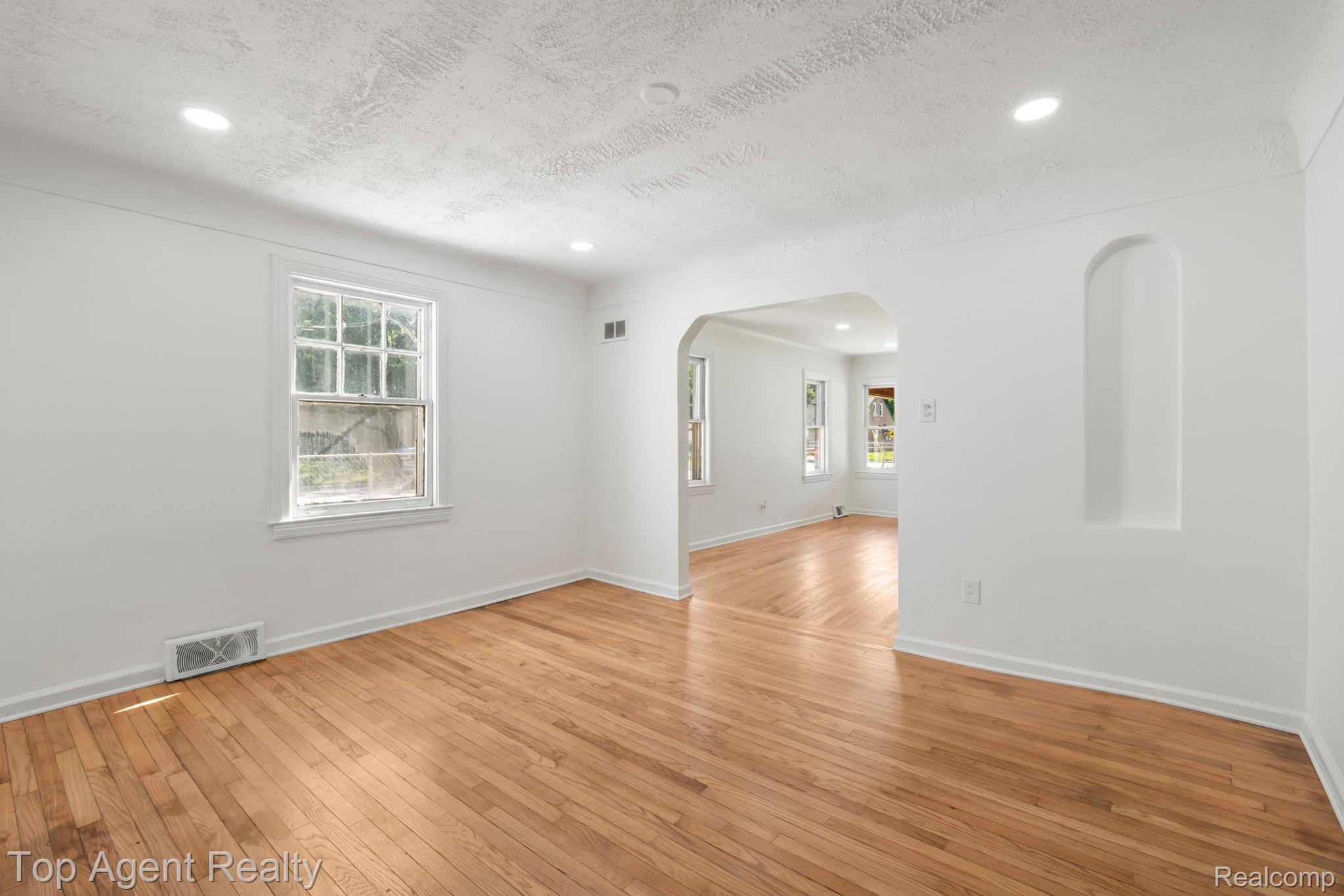 7285 Prospect Avenue Property Photo 8